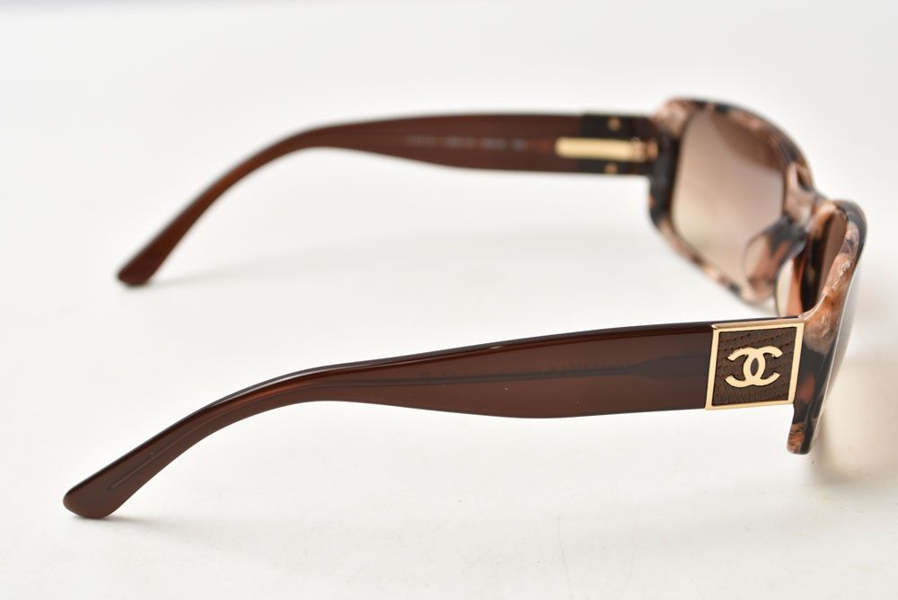 Chanel Sunglasses Eyewear Coco CC Motif Marble Style Brown Gradient — view 4