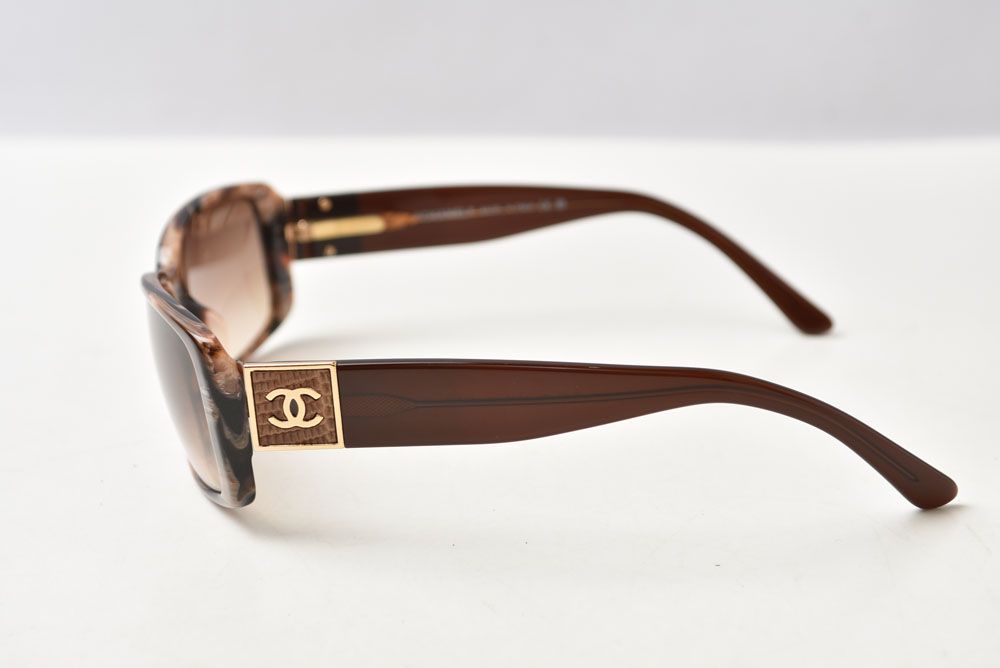 Chanel Sunglasses Eyewear Coco CC Motif Marble Style Brown Gradient — view 2