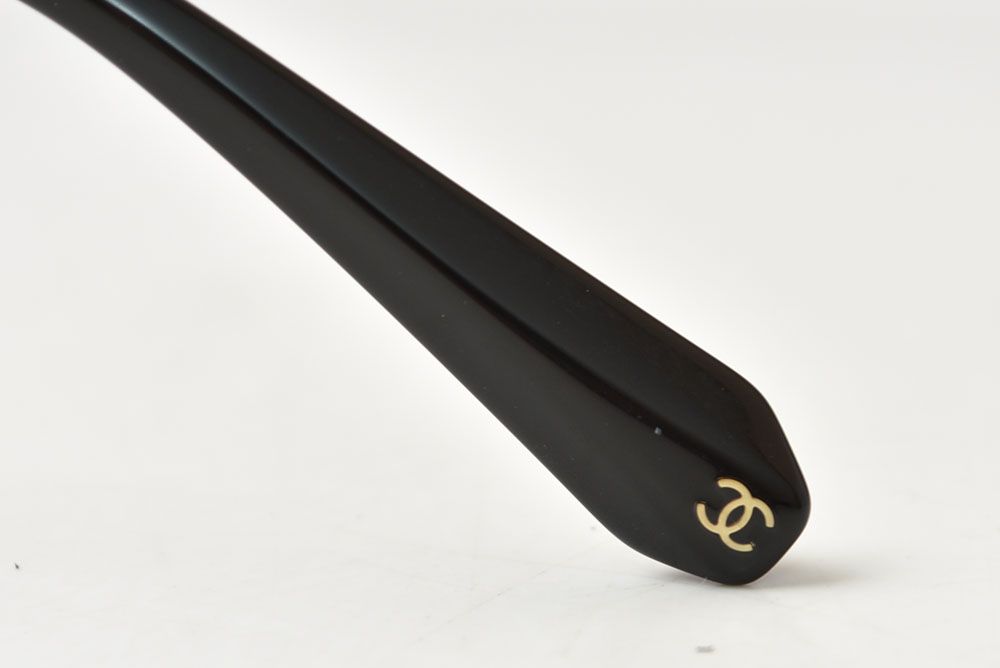 Chanel Sunglasses Eyewear Teardrop Rimless Black — view 4