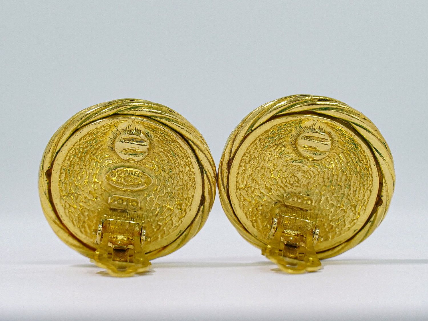 Chanel CC Logo Earrings Gold Plated — view 2