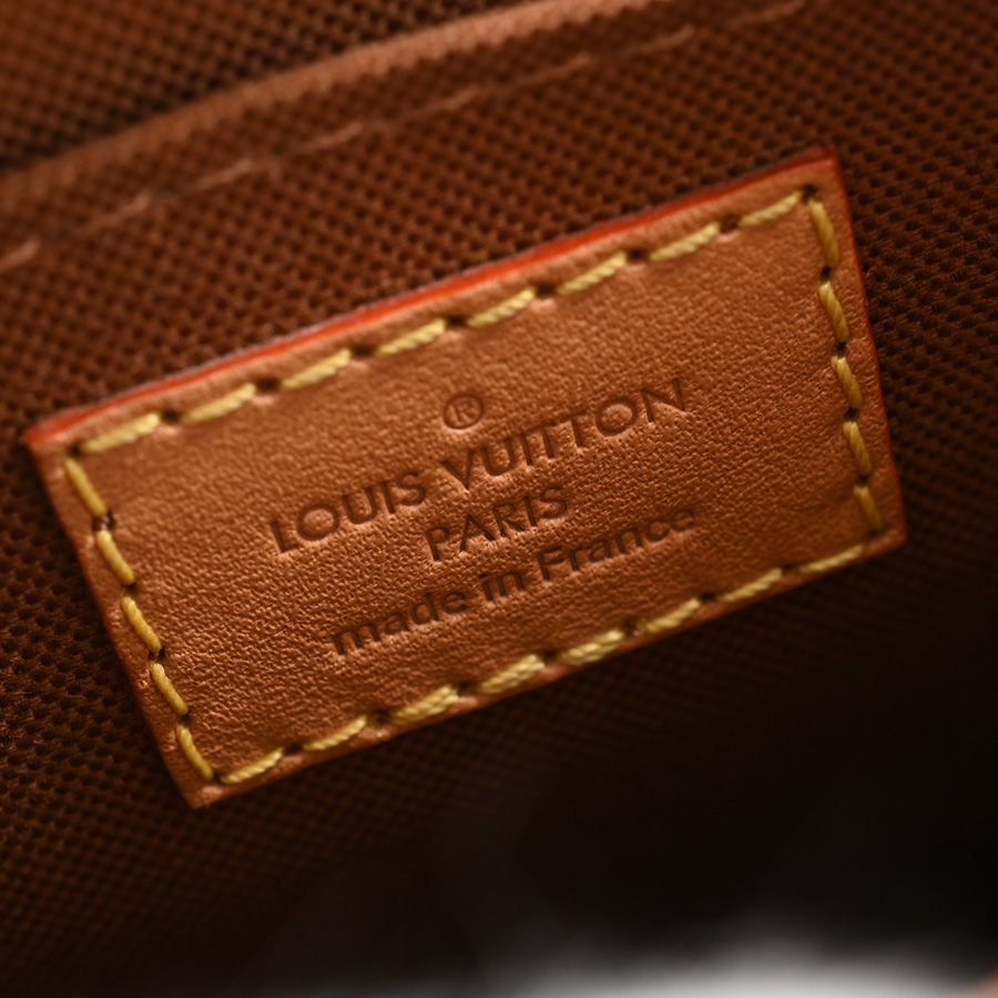 Louis Vuitton Shoulder Bag Petit Sac Plat — view 6