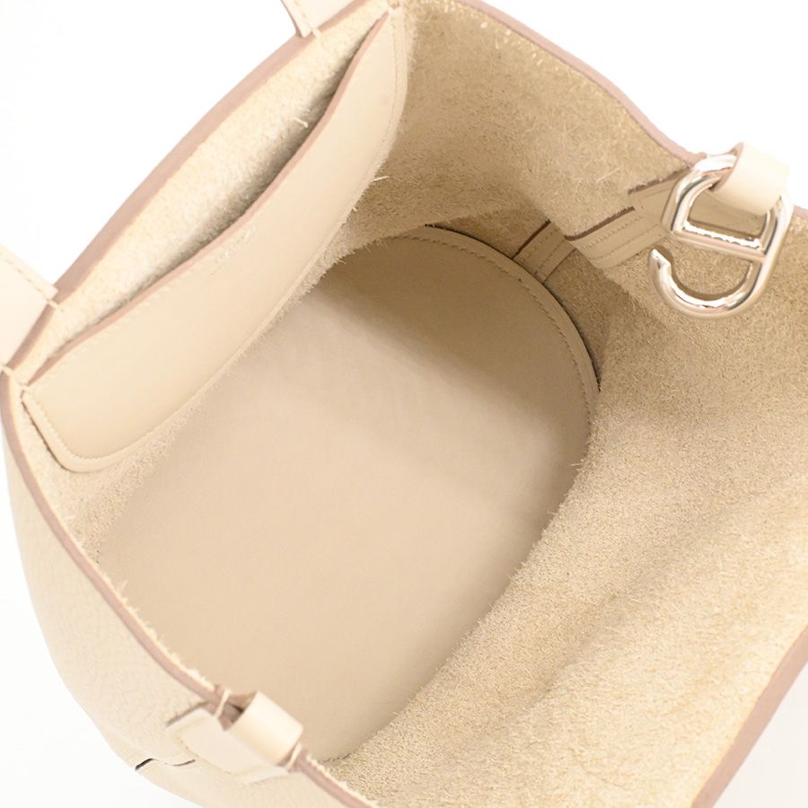 Hermes Handbag in the Loop 18 — view 4