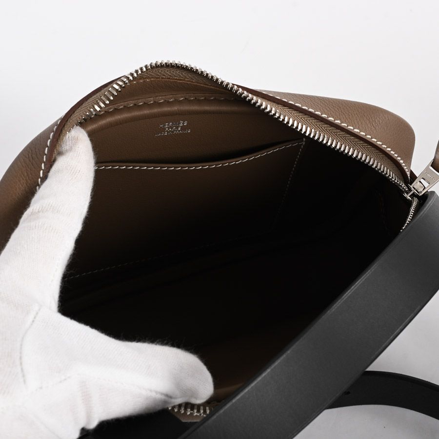 Hermes Shoulder Bag Onbody Etriviere — view 4