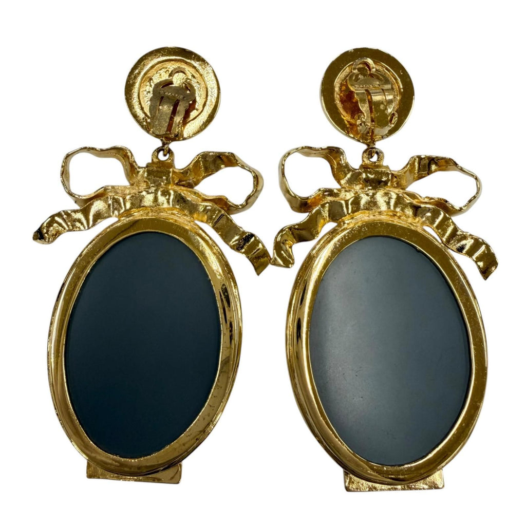 Chanel Vintage Metal CC Logo Ribbon Mirror Earrings Gold — view 4