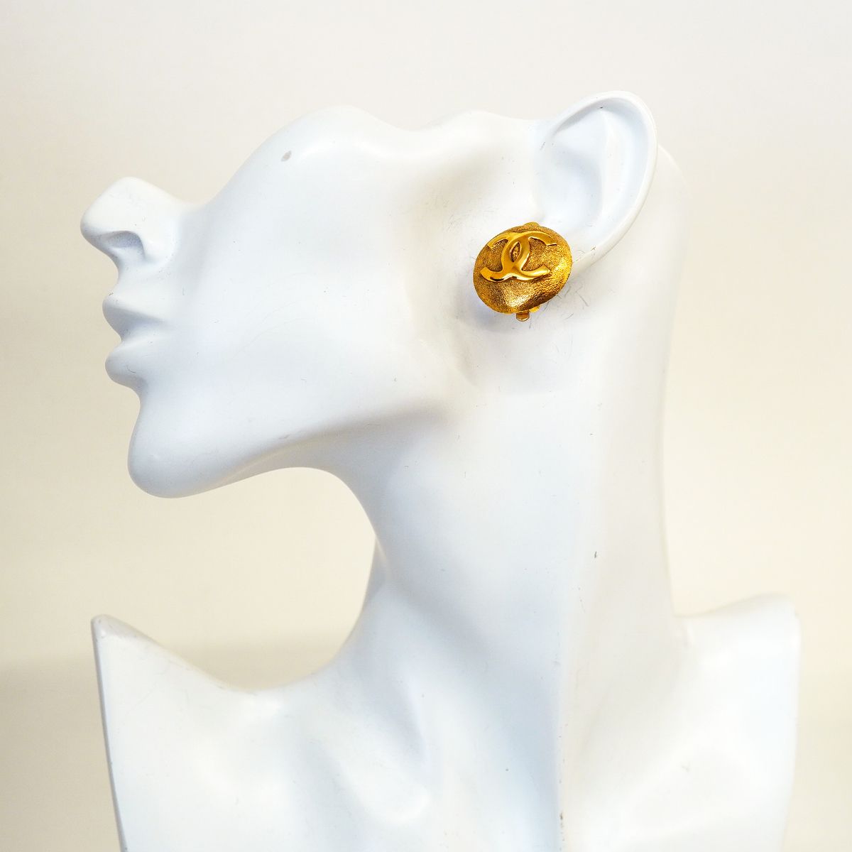 Chanel Earrings Vintage CC Logo Round Circle Gold Plated — view 5