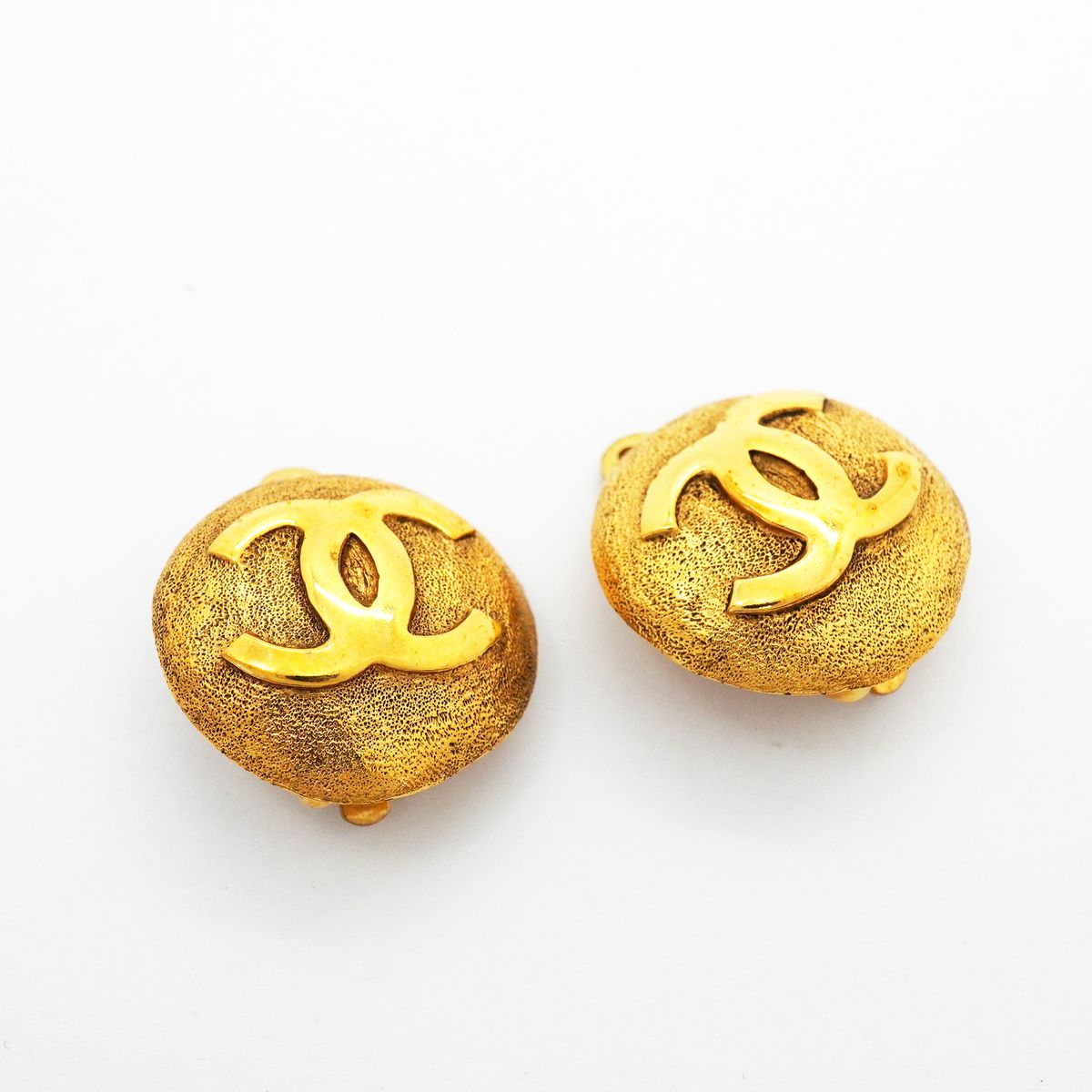 Chanel Earrings Vintage CC Logo Round Circle Gold Plated — view 2
