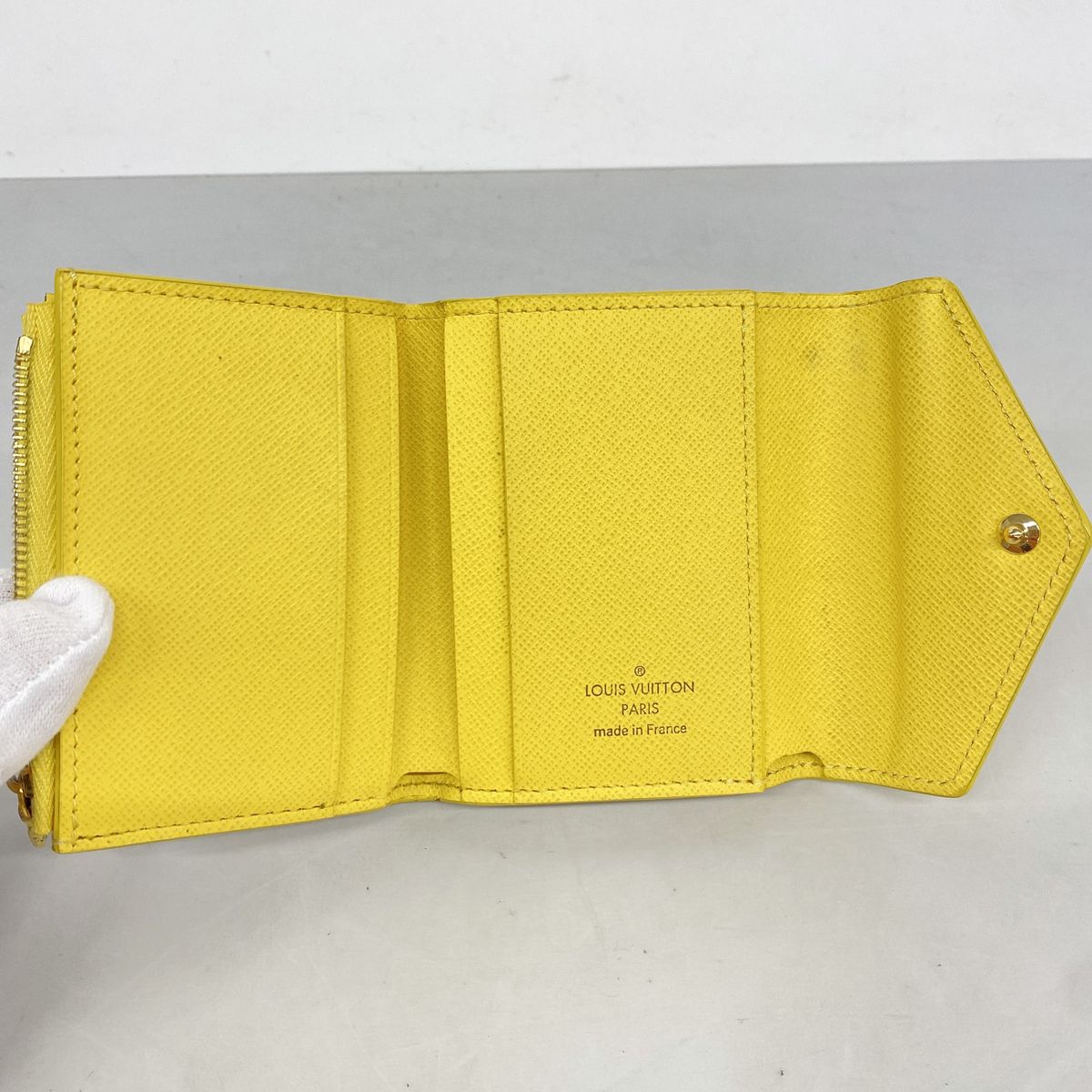 Louis Vuitton Trifold Wallet Damier Azur Portefeuille Zoe White Pineapple — view 3