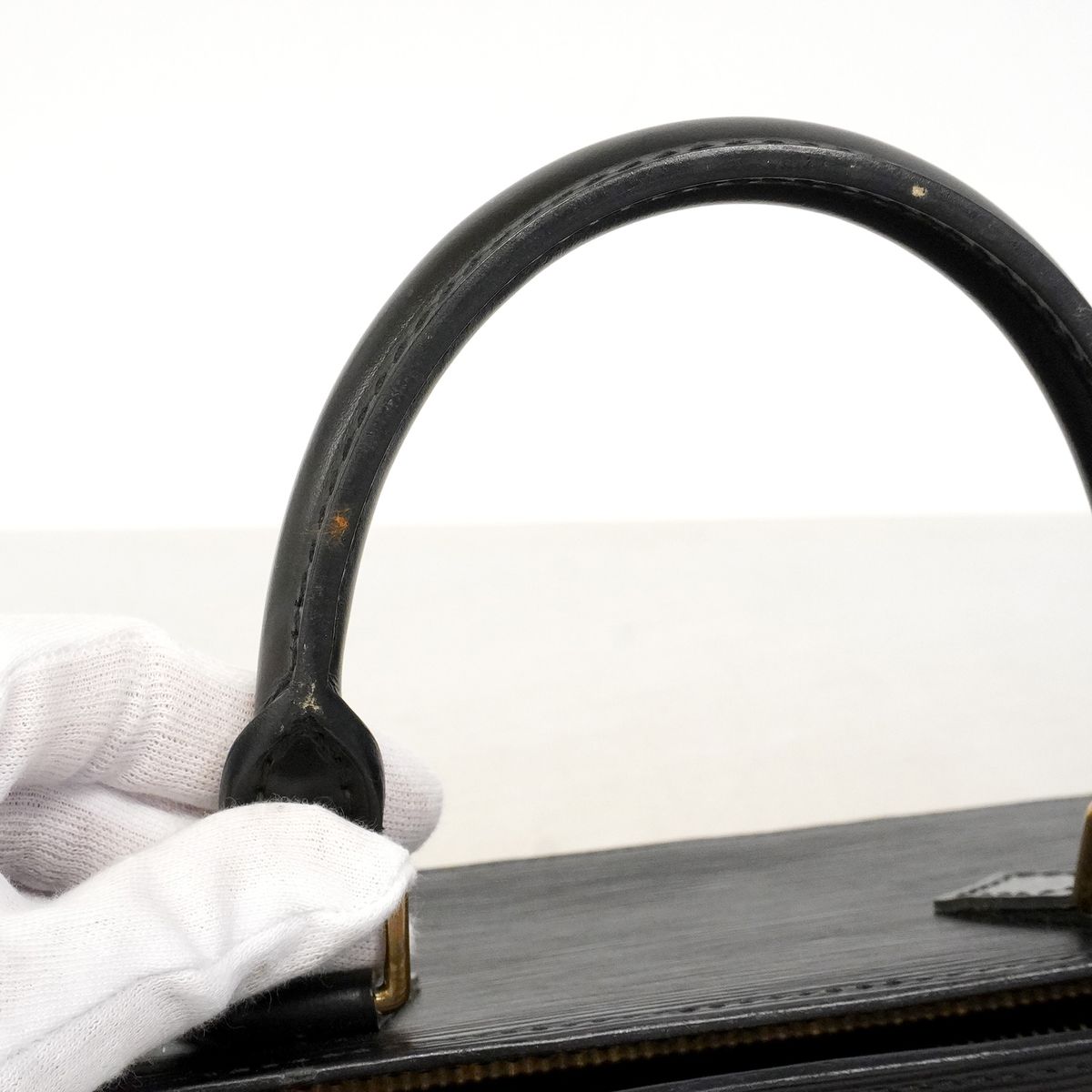 Louis Vuitton Handbag Epi Sac Triangle Noir — view 7