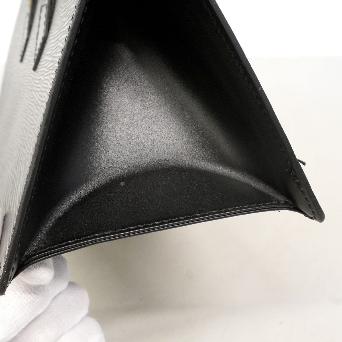 Louis Vuitton Handbag Epi Sac Triangle Noir — view 8