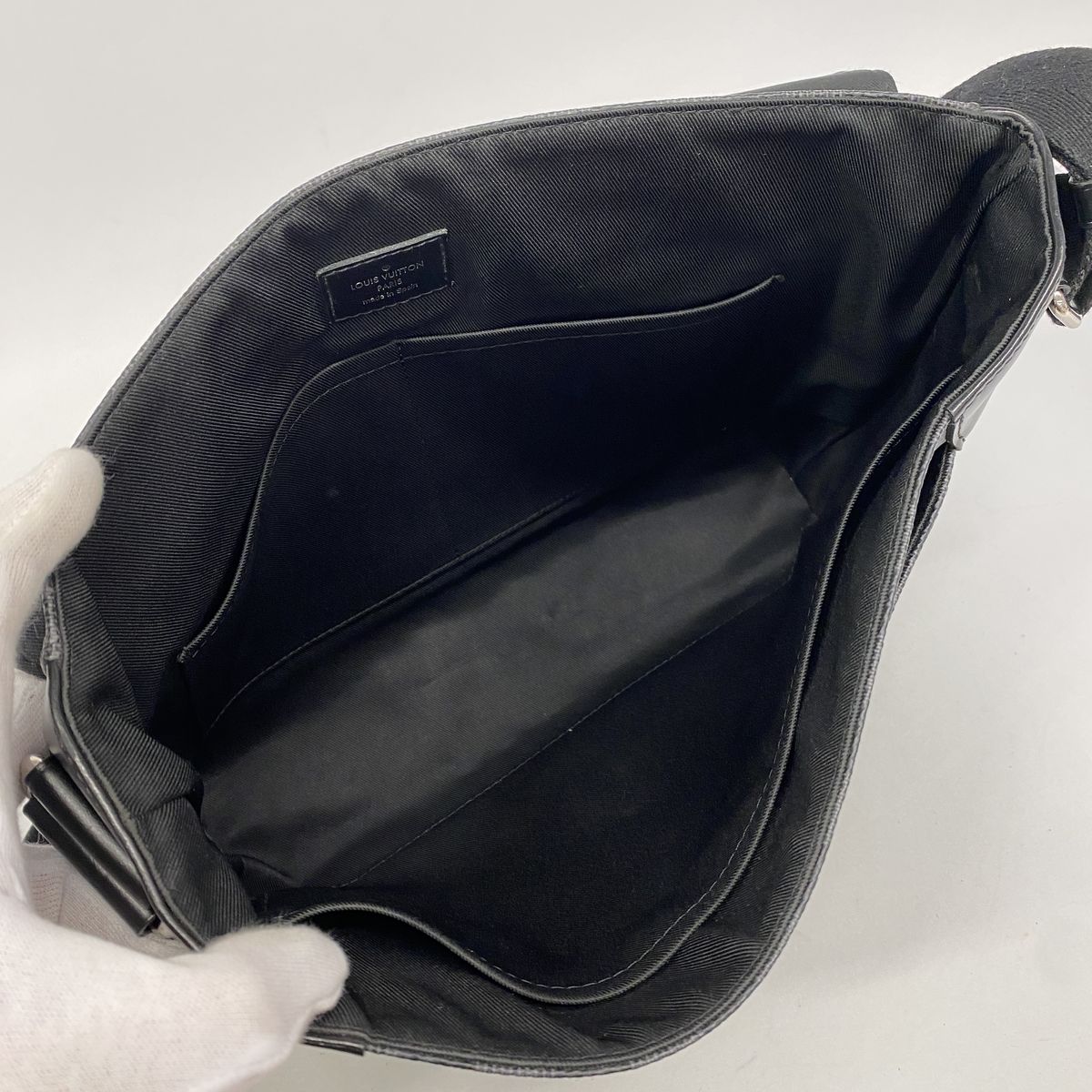 Louis Vuitton Shoulder Bag Damier Graphite District Mmnm Black — view 4