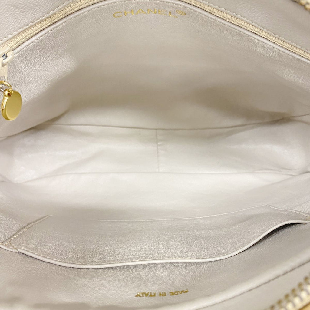 Chanel Shoulder Bag Quilted Caviar Leather Beige Gold — view 4