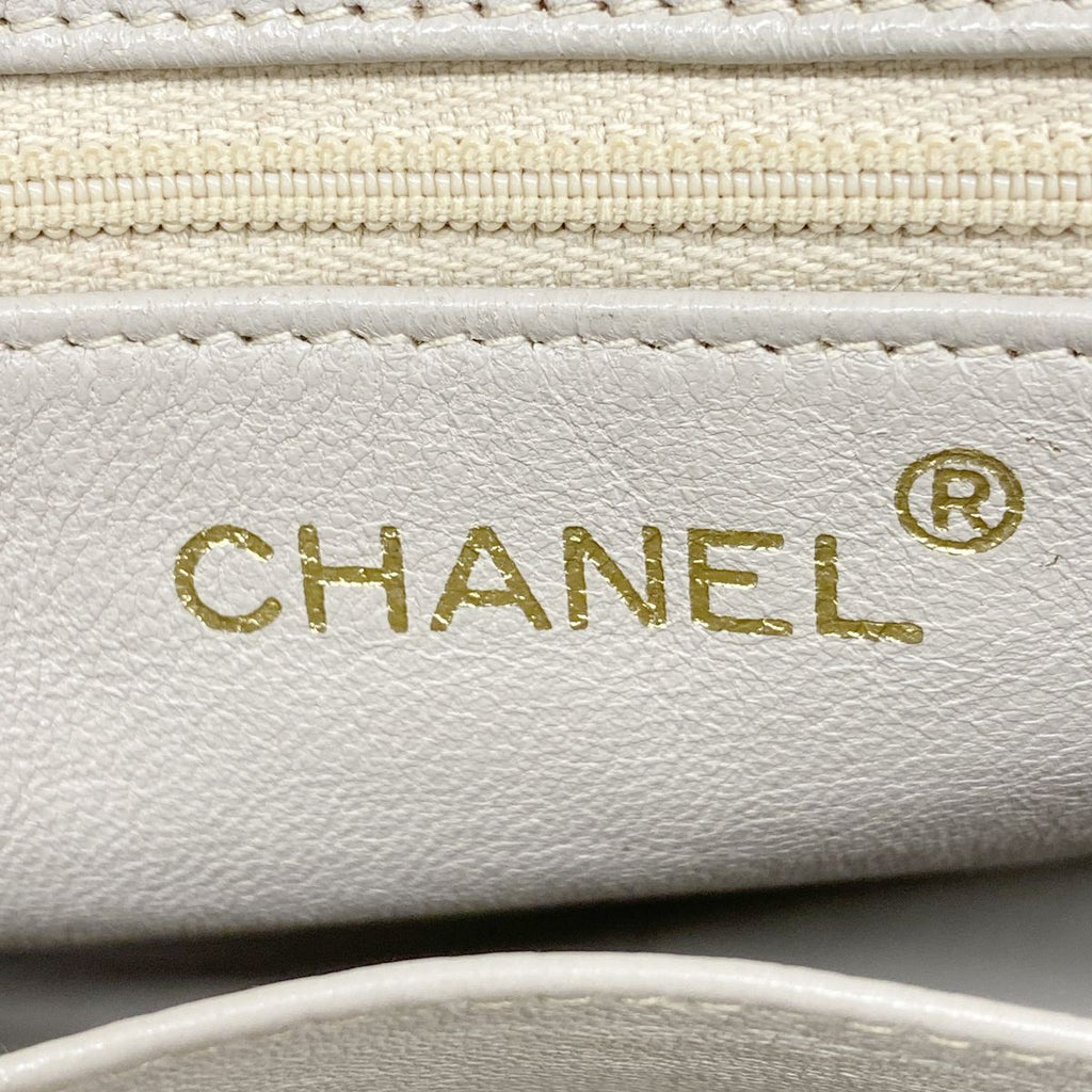 Chanel Shoulder Bag Quilted Caviar Leather Beige Gold — view 5