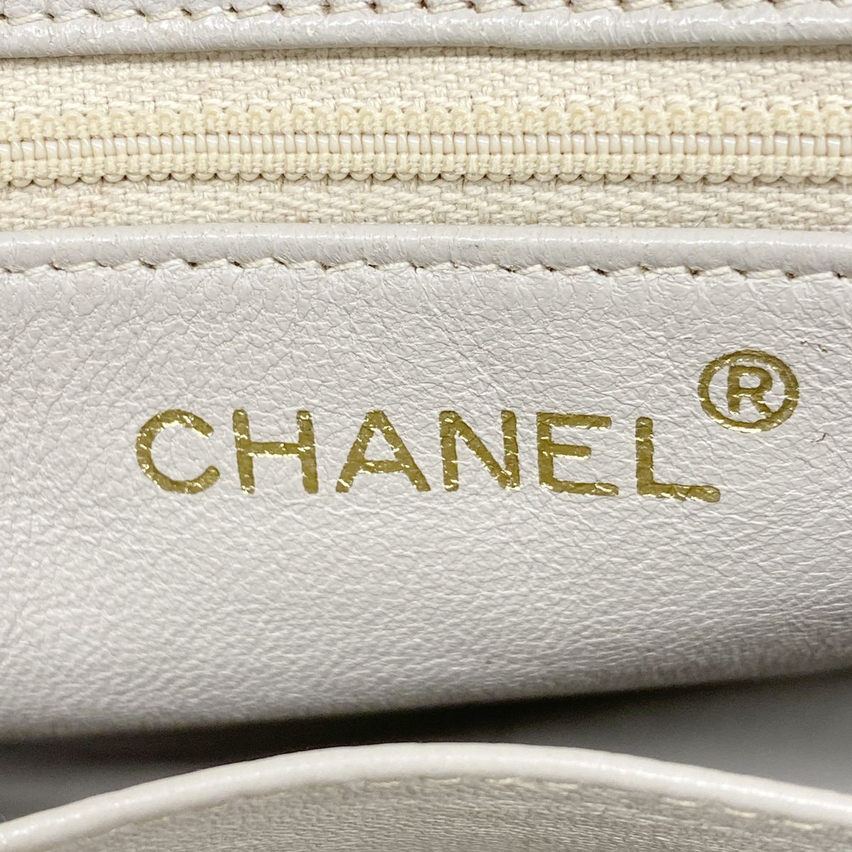 Chanel Shoulder Bag Quilted Caviar Leather Beige Gold — view 5