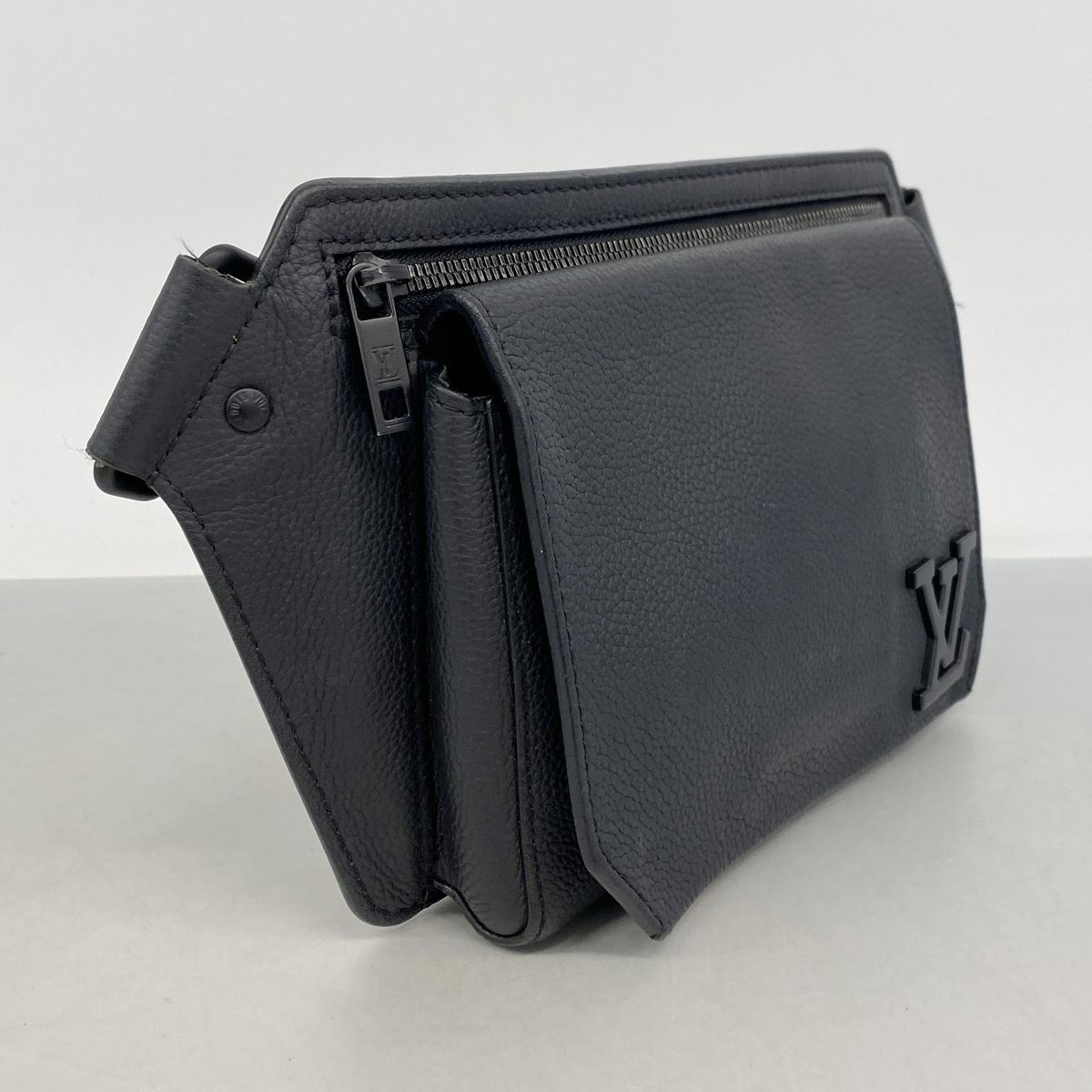 Louis Vuitton Waist Bag LV Aloe Glam Take Off Sling Noir — view 2
