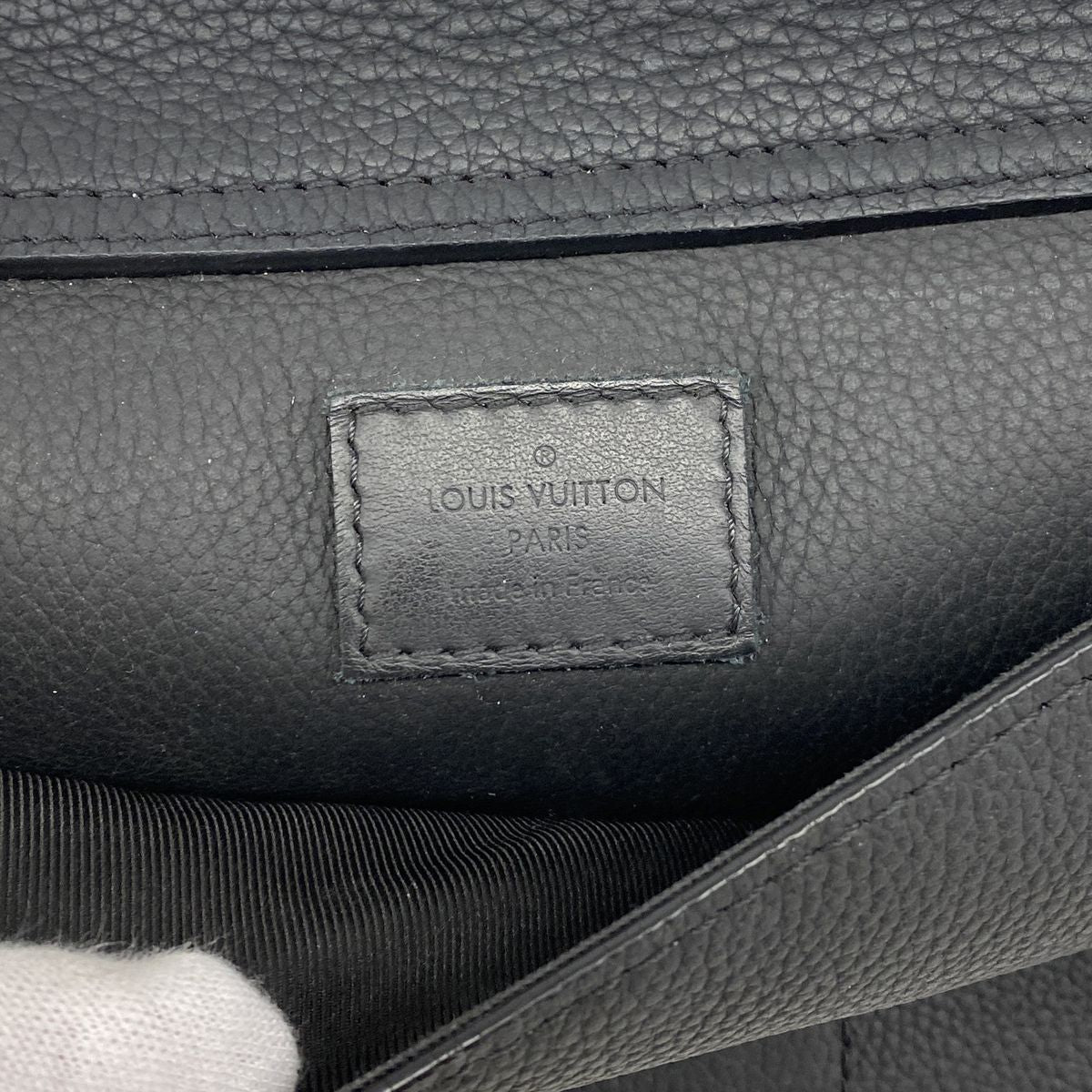 Louis Vuitton Waist Bag LV Aloe Glam Take Off Sling Noir — view 5