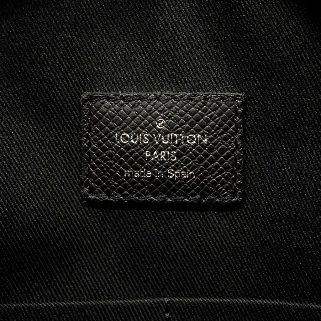 Louis Vuitton Shoulder Bag Taiga Anton Messenger MM Ardoise — view 5