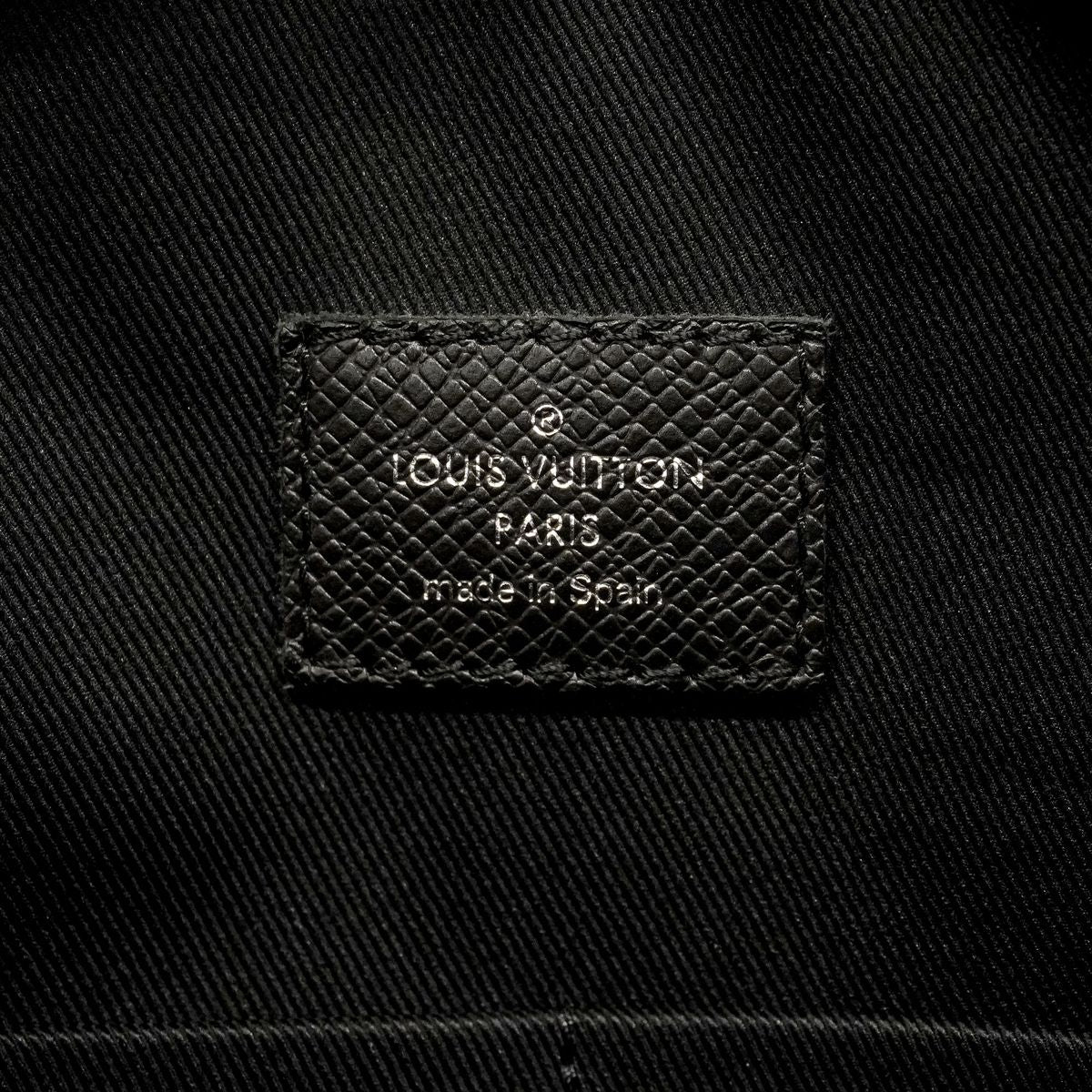 Louis Vuitton Shoulder Bag Taiga Anton Messenger MM Ardoise — view 5