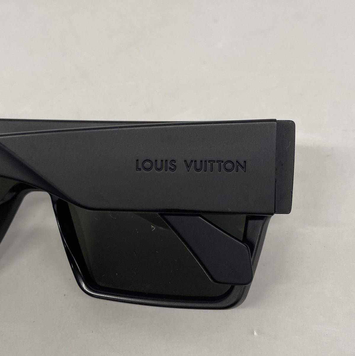 Louis Vuitton Sunglasses LV Waimea L Black Eyewear — view 6