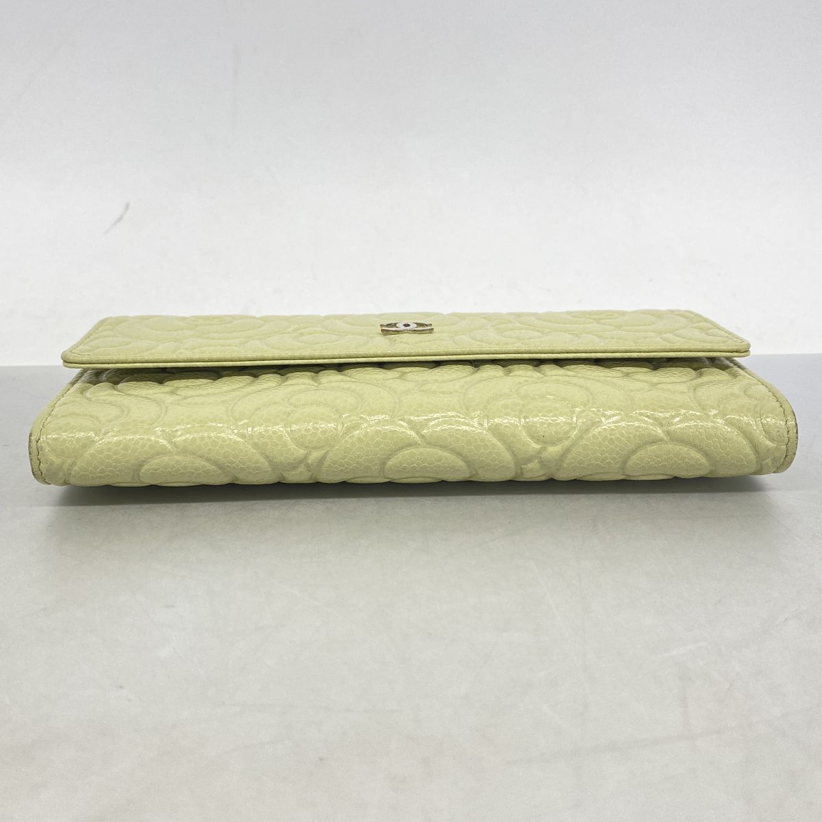 Chanel Wallet Camellia Caviar Leather Green Silver — view 2