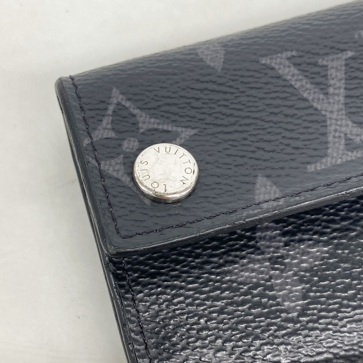 Louis Vuitton Trifold Wallet Monogram Eclipse Discovery Compact Black — view 8