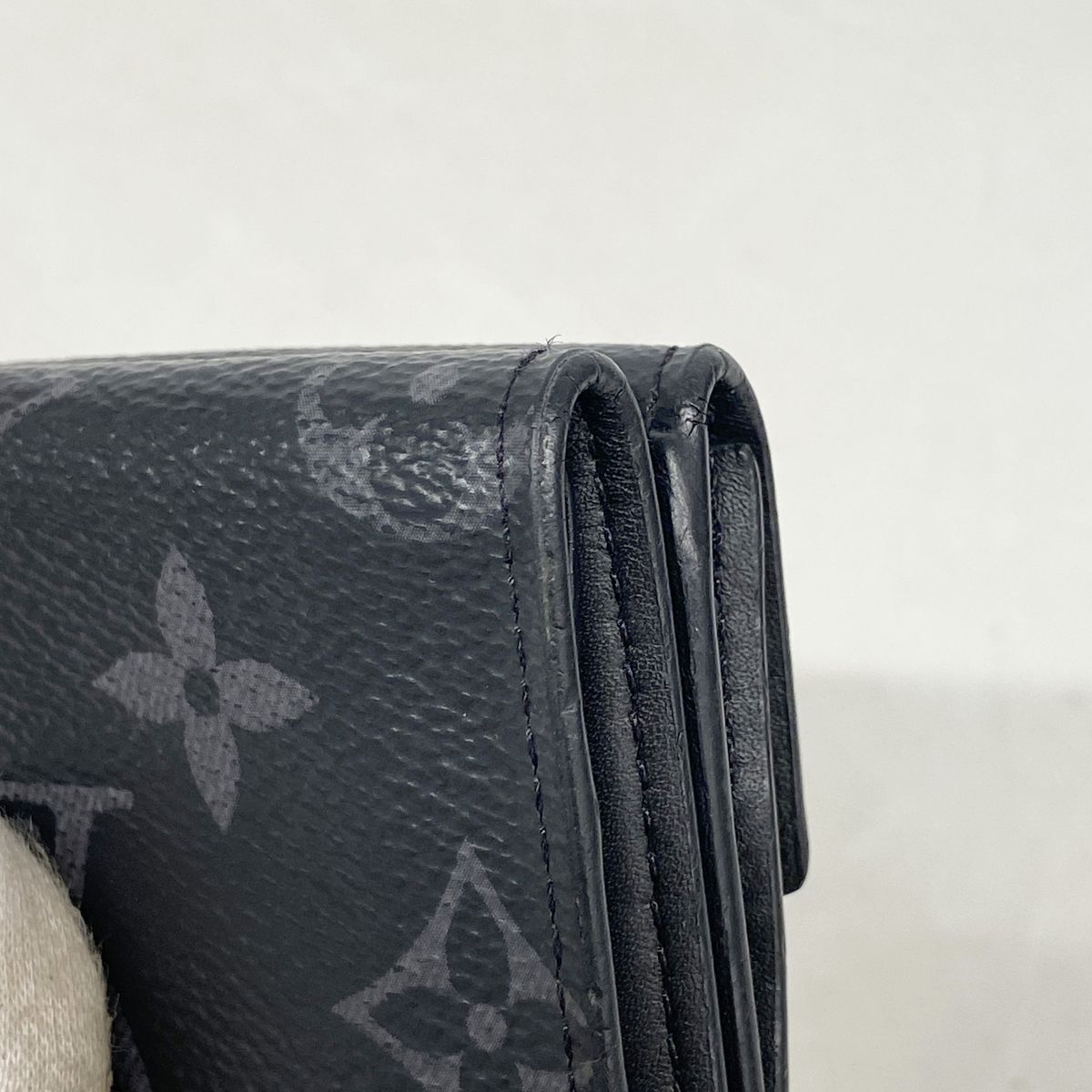 Louis Vuitton Trifold Wallet Monogram Eclipse Discovery Compact Black — view 7
