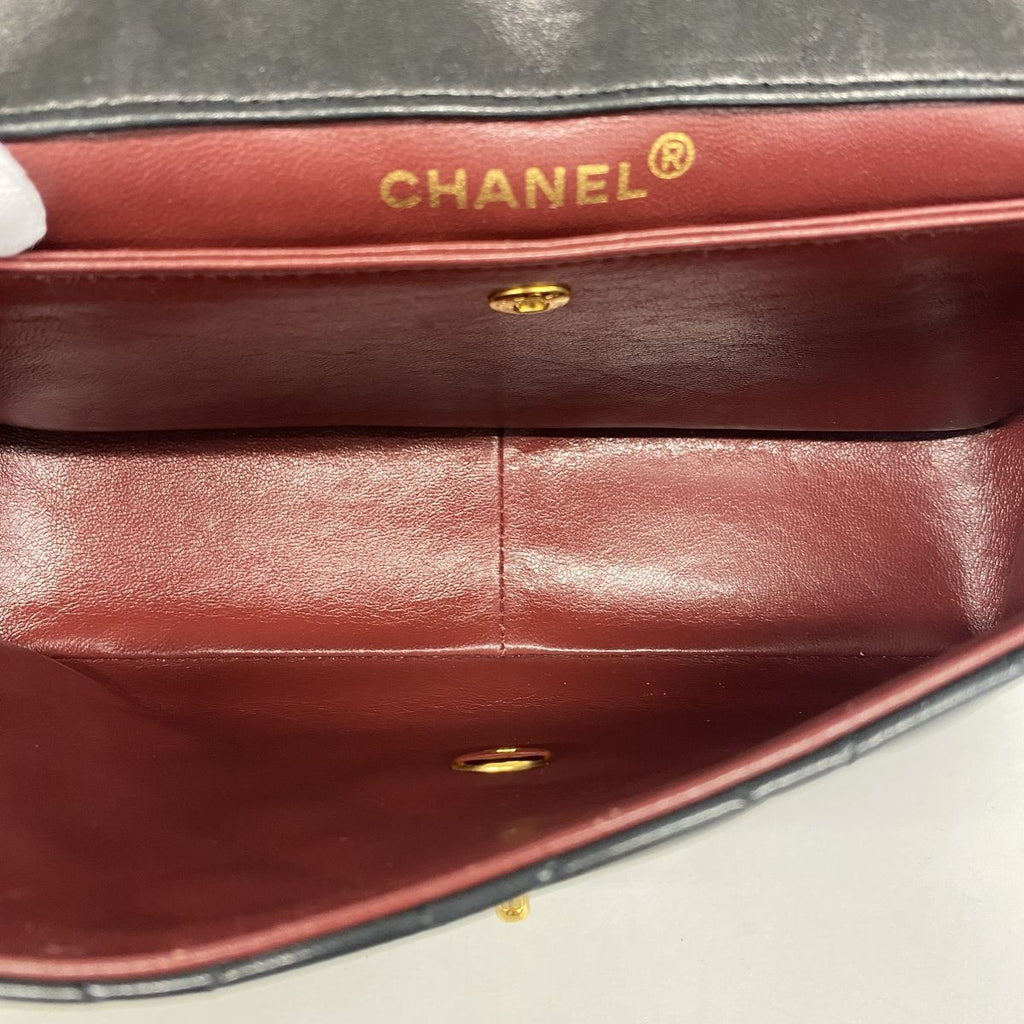 Chanel Shoulder Bag Quilted Lambskin Black Gold — view 4