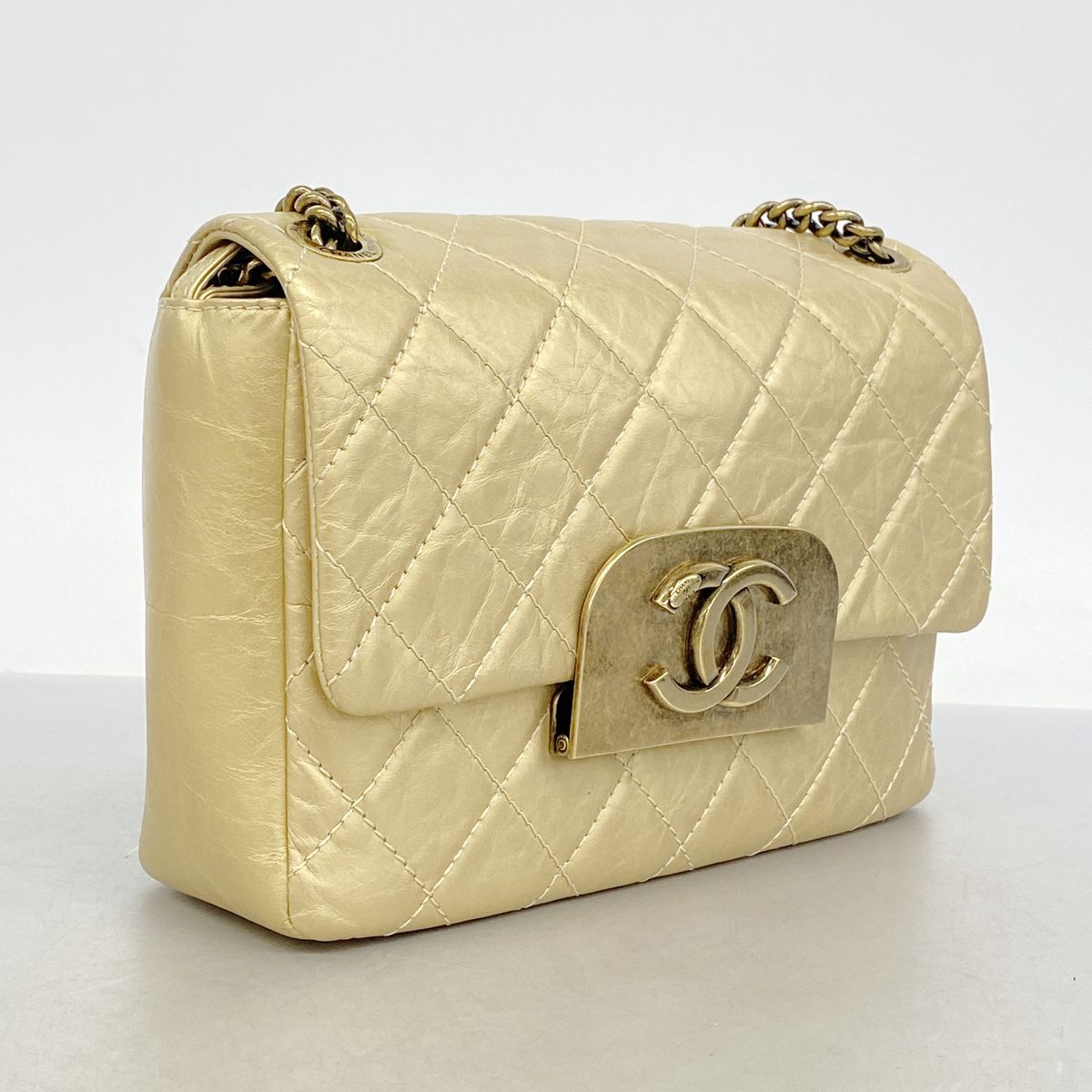 Chanel Shoulder Bag Quilted Lambskin Gold — view 2