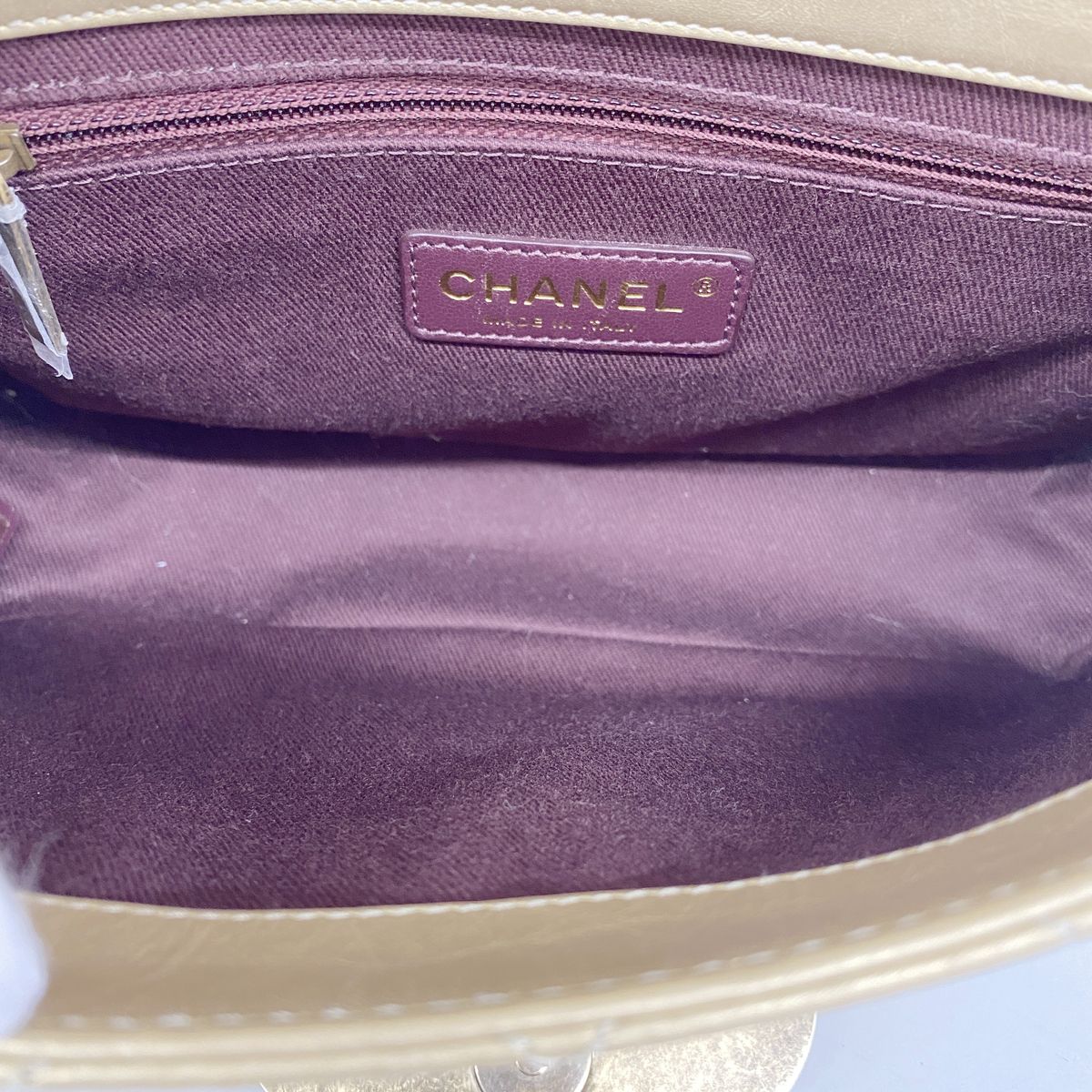 Chanel Shoulder Bag Quilted Lambskin Gold — view 4