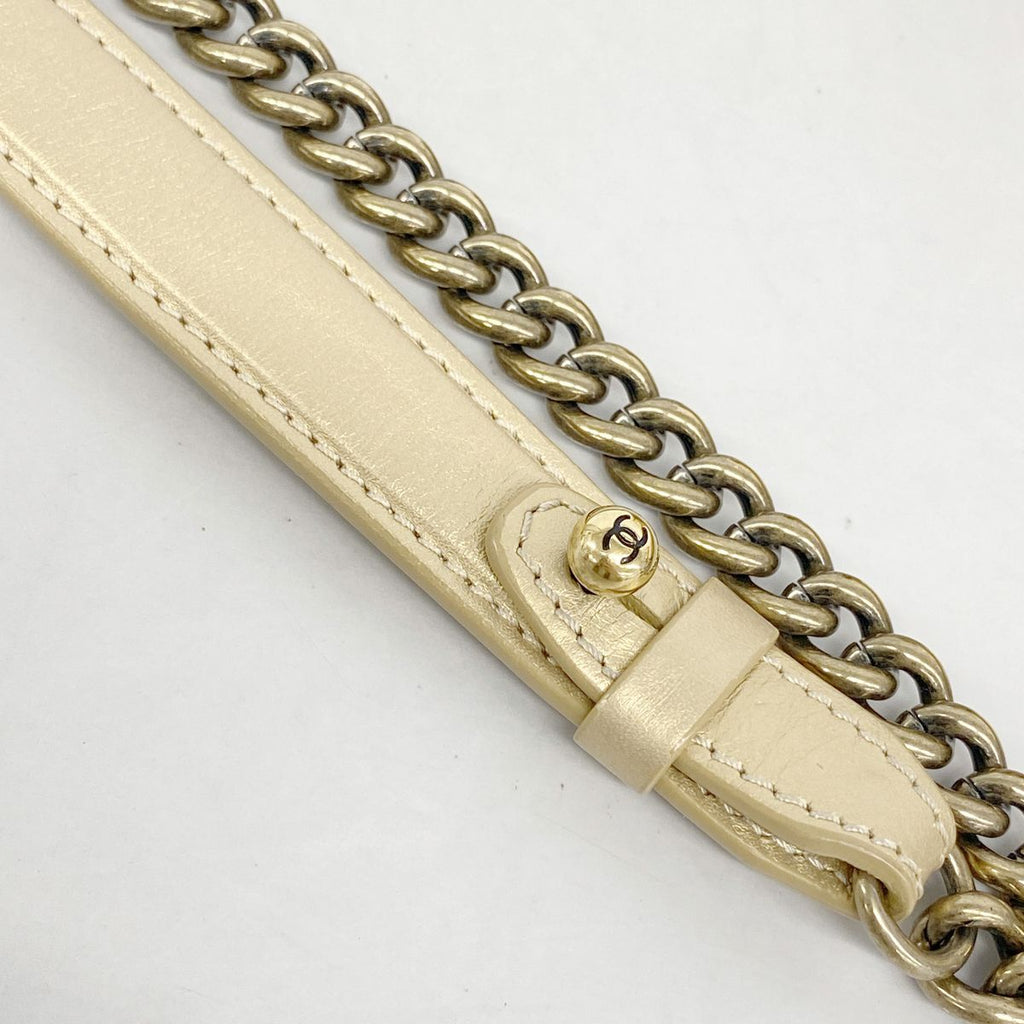 Chanel Shoulder Bag Quilted Lambskin Gold — view 8