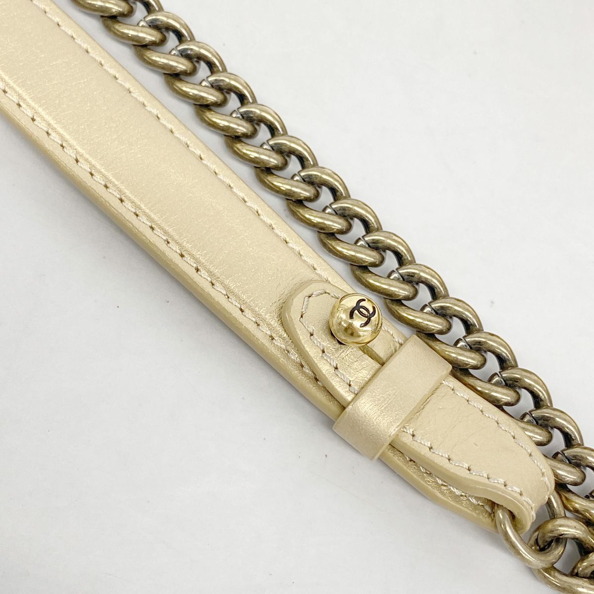 Chanel Shoulder Bag Quilted Lambskin Gold — view 8