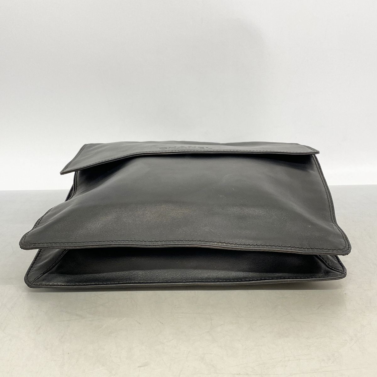 Chanel Shoulder Bag Leather Black Gold — view 3