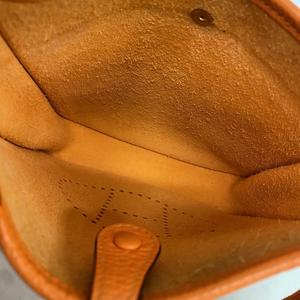 Hermes Shoulder Bag Evelyne TPM Taurillon Clemence Orange Minien Gold — view 4