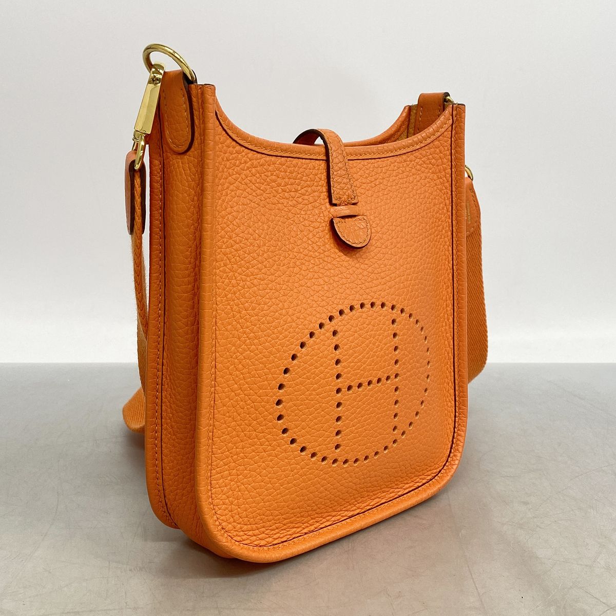 Hermes Shoulder Bag Evelyne TPM Taurillon Clemence Orange Minien Gold — view 2