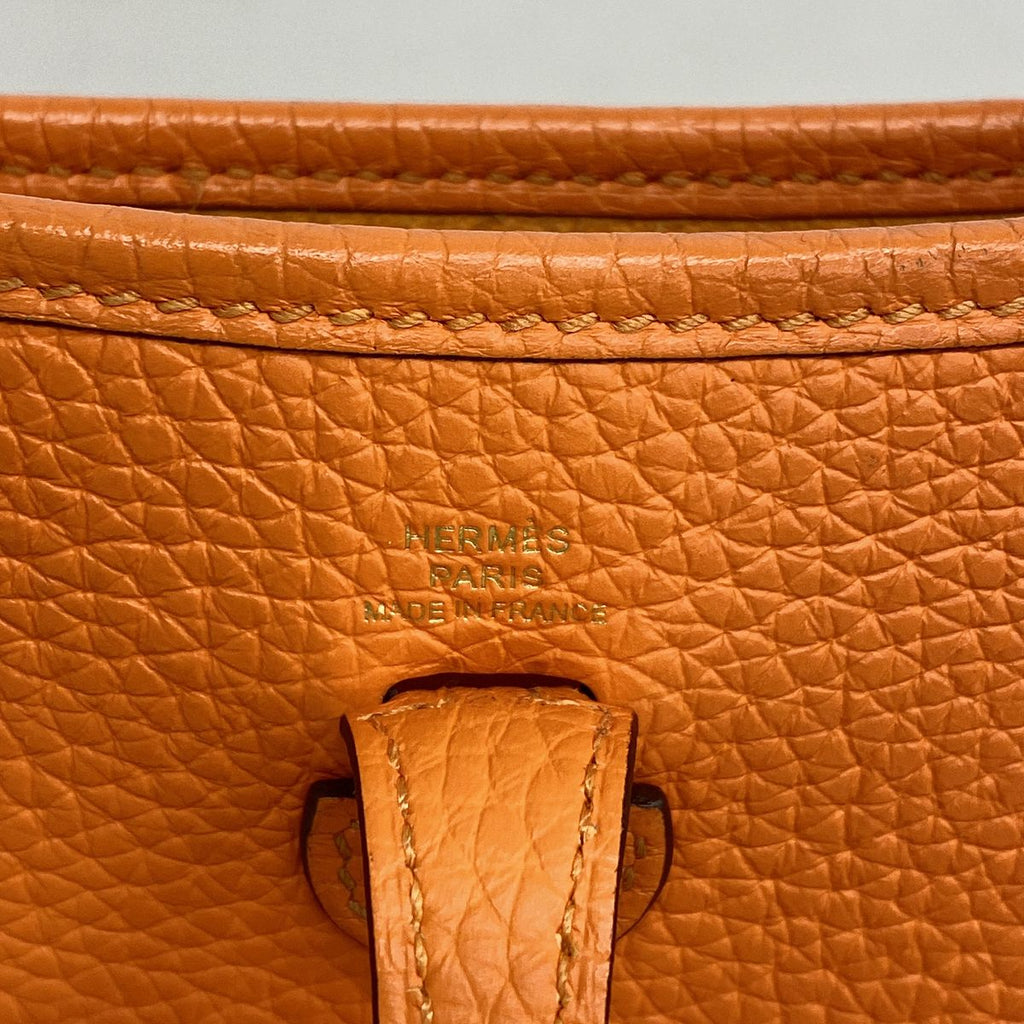 Hermes Shoulder Bag Evelyne TPM Taurillon Clemence Orange Minien Gold — view 5