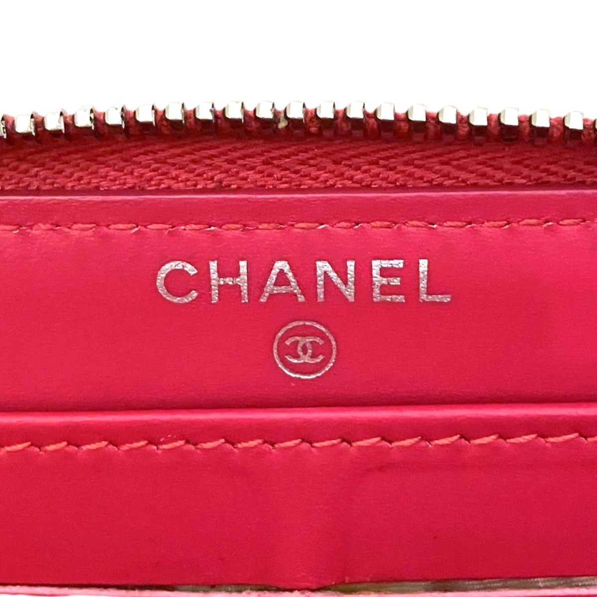 Chanel Brilliant Quilted Zip Around Wallet Patent Leather — view 4