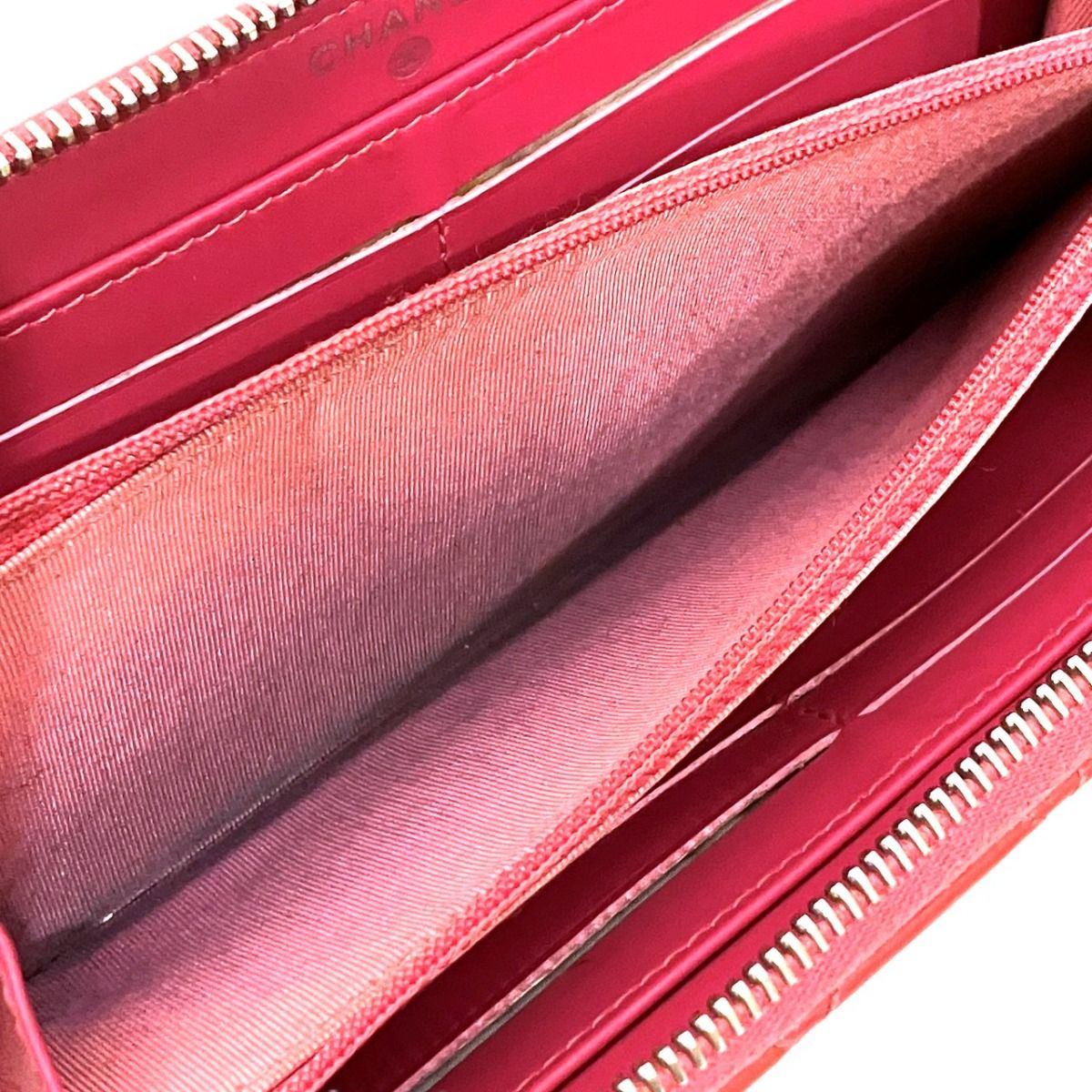 Chanel Brilliant Quilted Zip Around Wallet Patent Leather — view 6