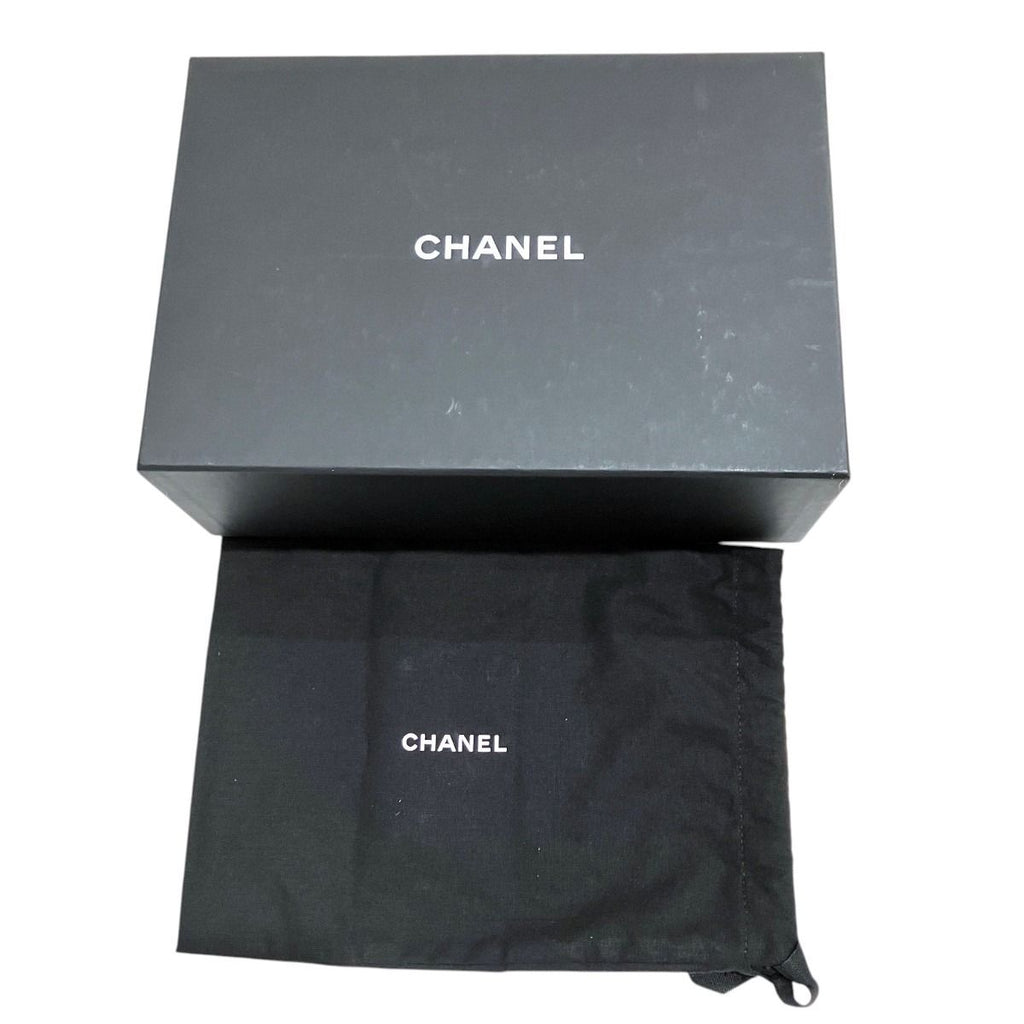 Chanel Quilted Shoulder Bag Caviar Leather — view 5