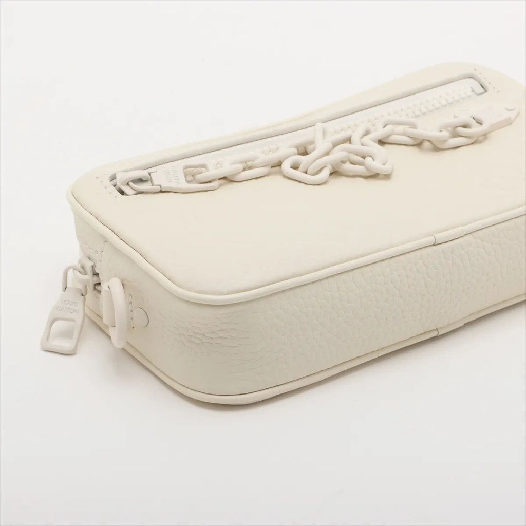 Louis Vuitton Monogram Empreinte Pochette Volga Leather — view 4