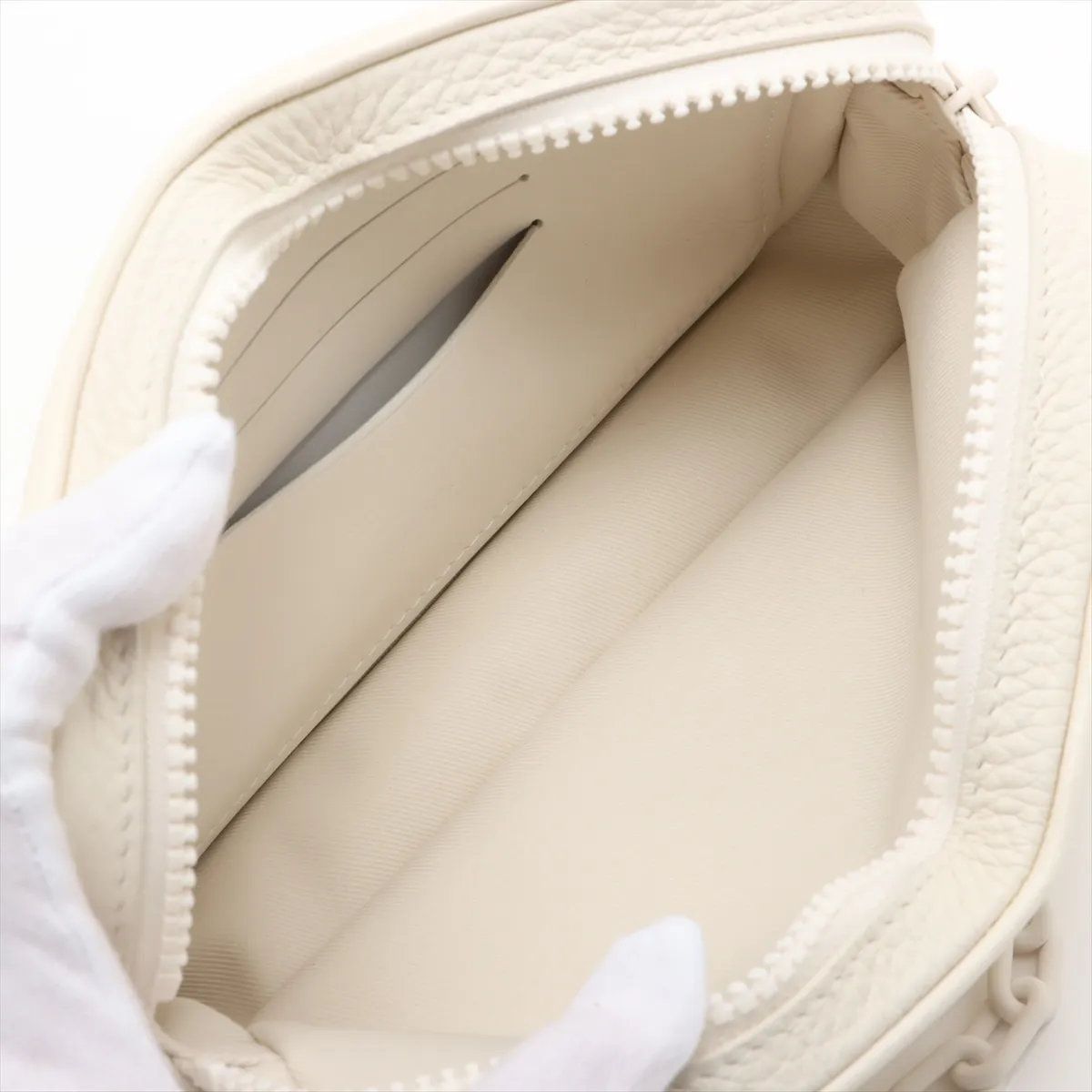 Louis Vuitton Monogram Empreinte Pochette Volga Leather — view 5