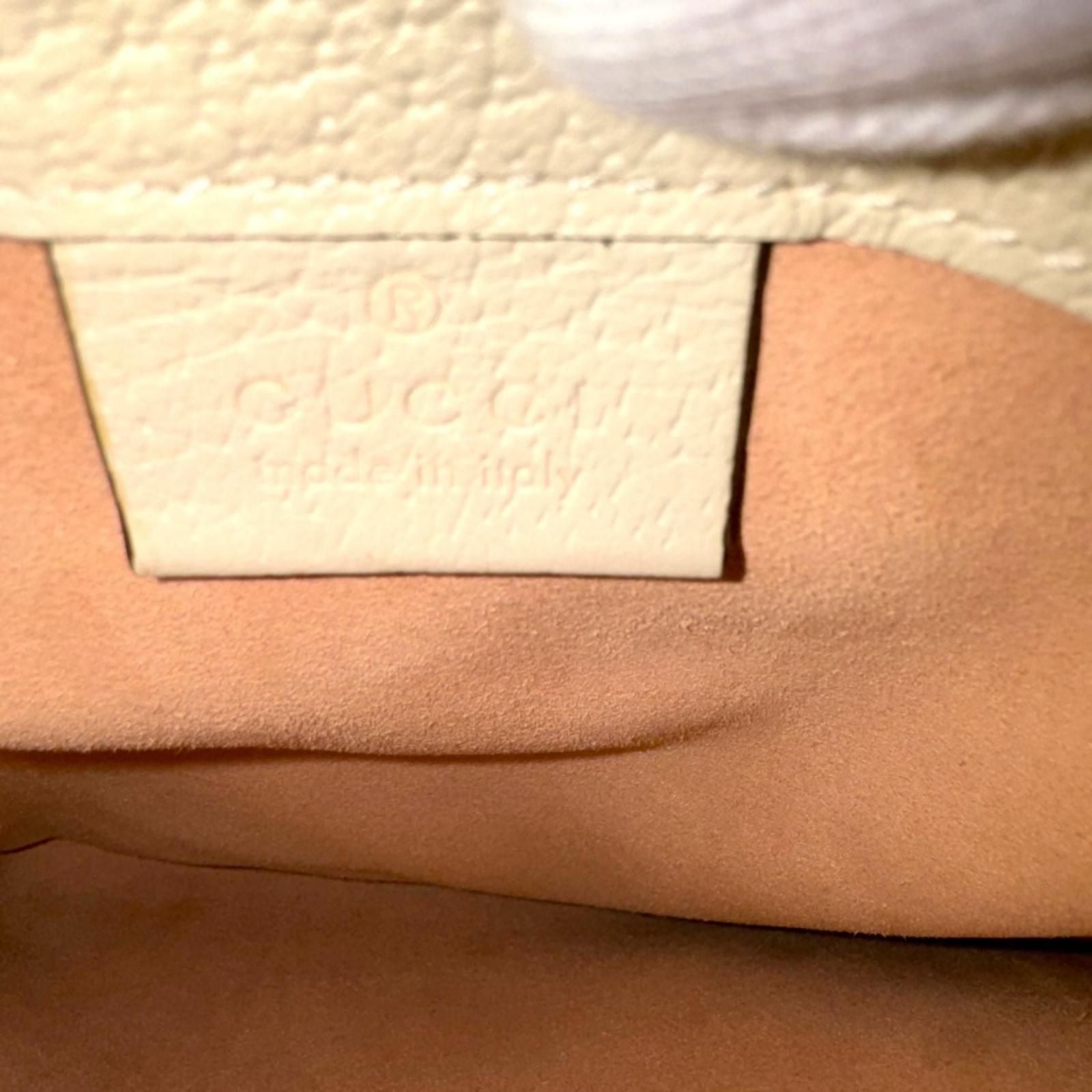 Gucci les Pomme Collection GG Supreme Shoulder Bag Canvas White — view 7