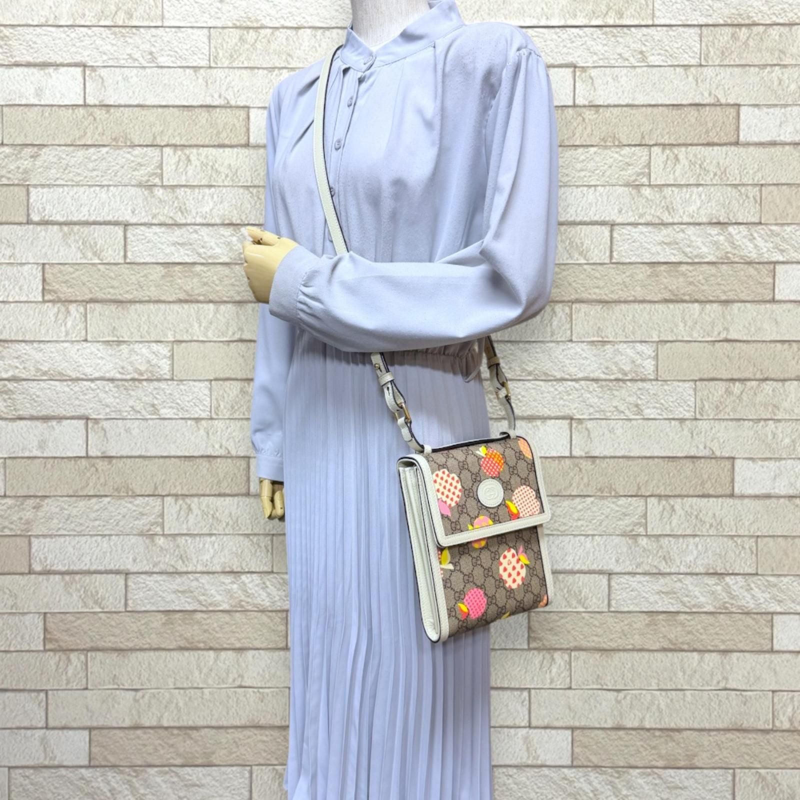 Gucci les Pomme Collection GG Supreme Shoulder Bag Canvas White — view 2