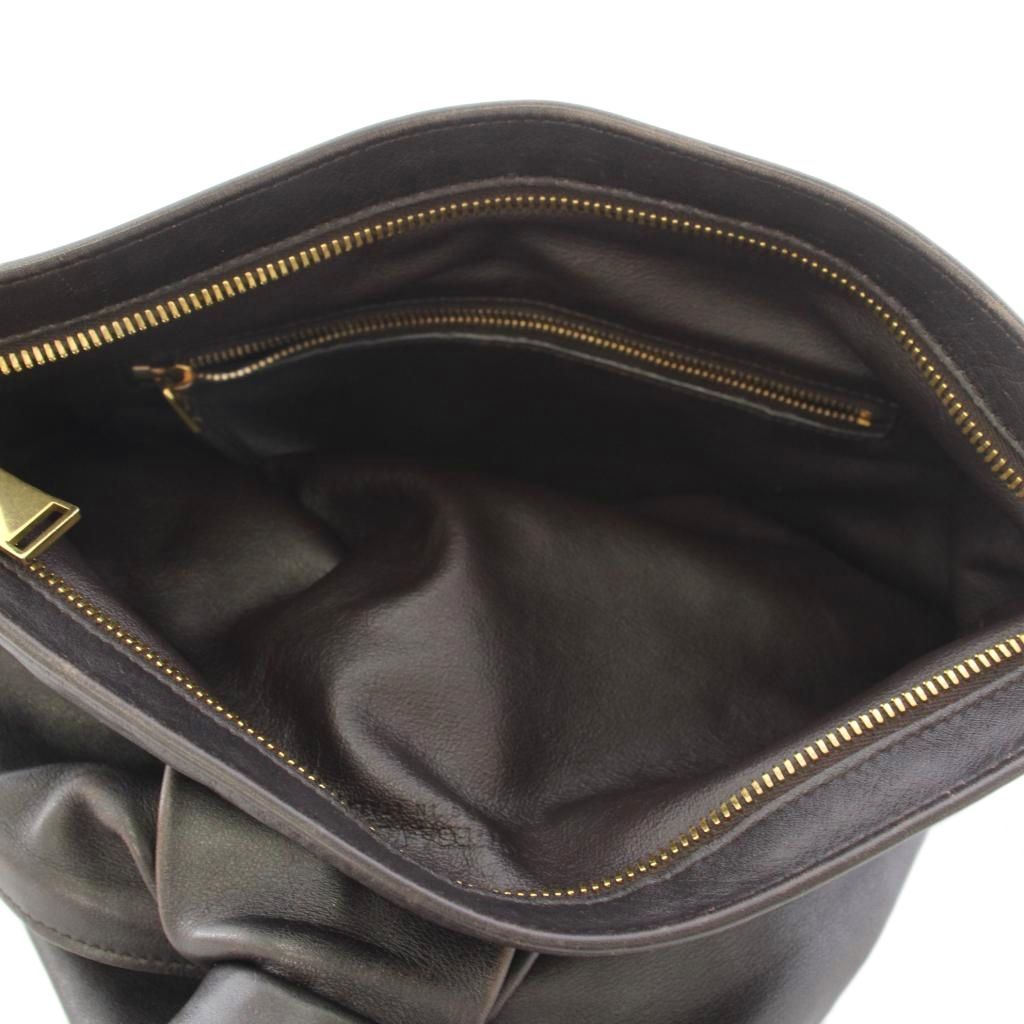 Bottega Veneta the Twist BV Triangle Handbag Leather Brown — view 4