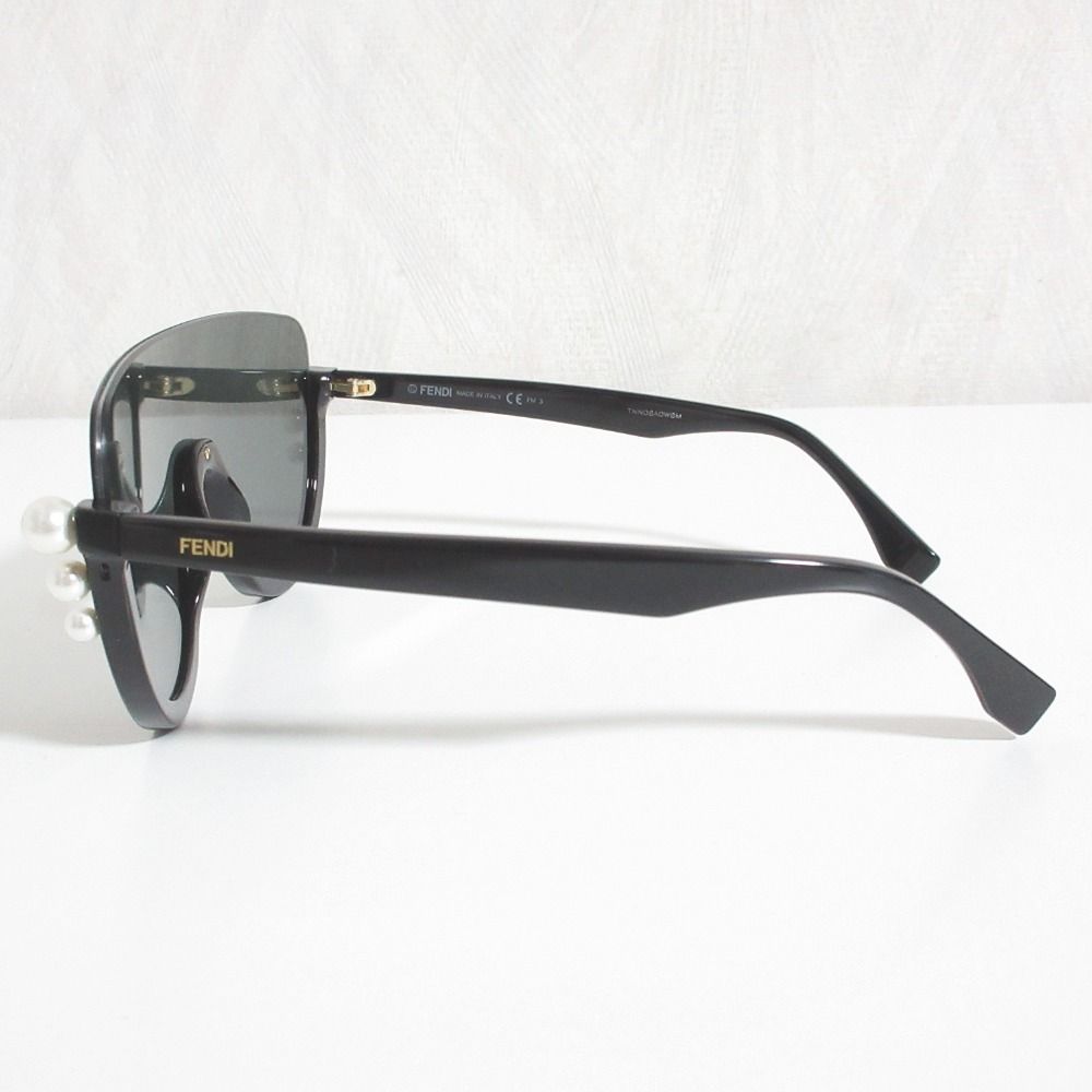 Fendi Cat Eye Sunglasses Eyewear S Black — view 3