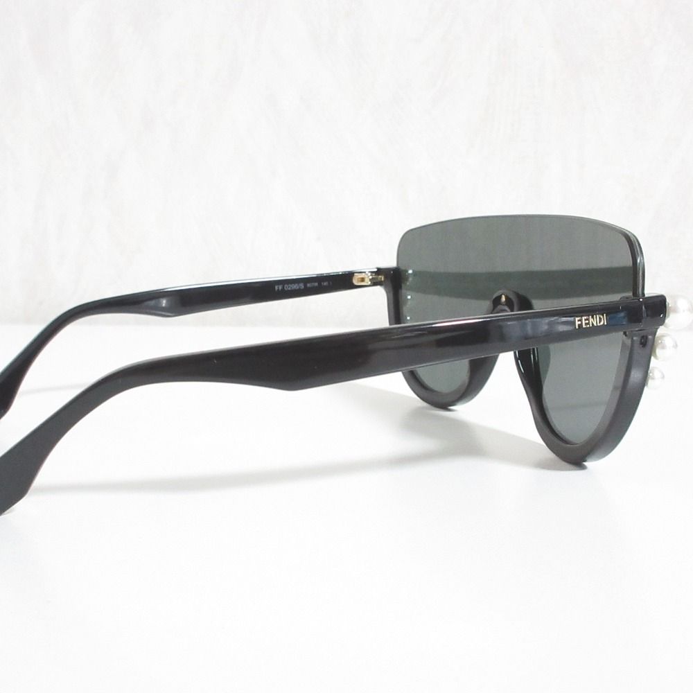 Fendi Cat Eye Sunglasses Eyewear S Black — view 5