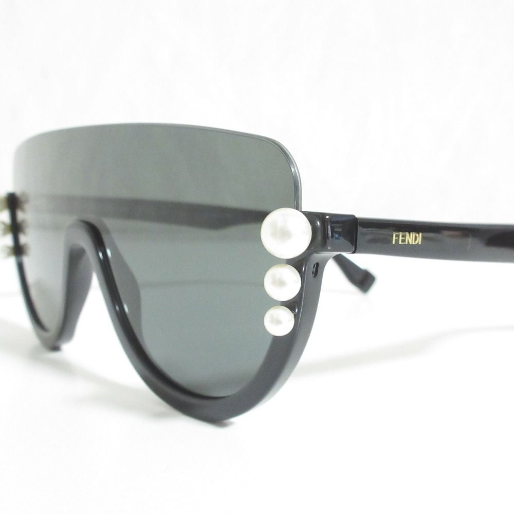 Fendi Cat Eye Sunglasses Eyewear S Black — view 2