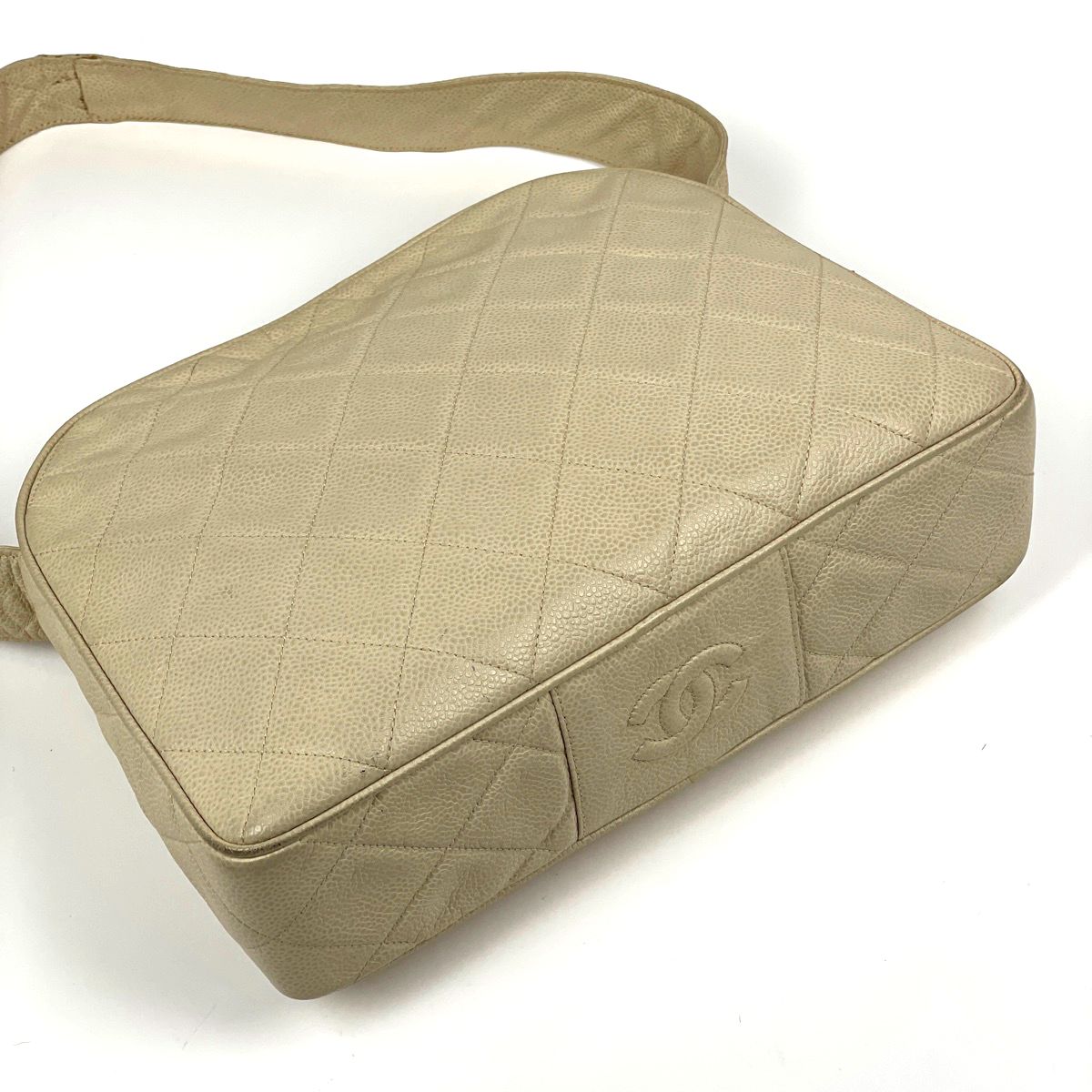 Chanel Shoulder Bag CC Logo Quilted Leather Cream — view 2
