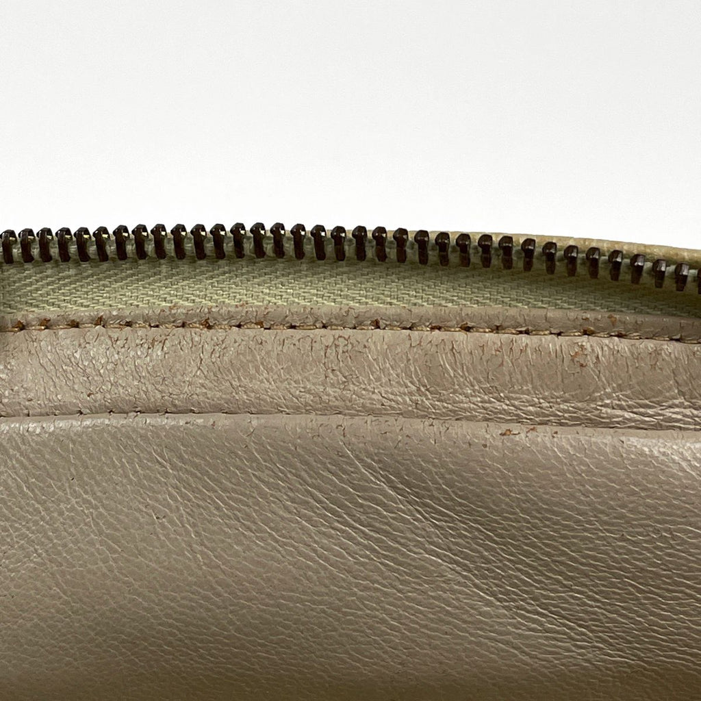 Chanel Shoulder Bag CC Logo Quilted Leather Cream — view 8