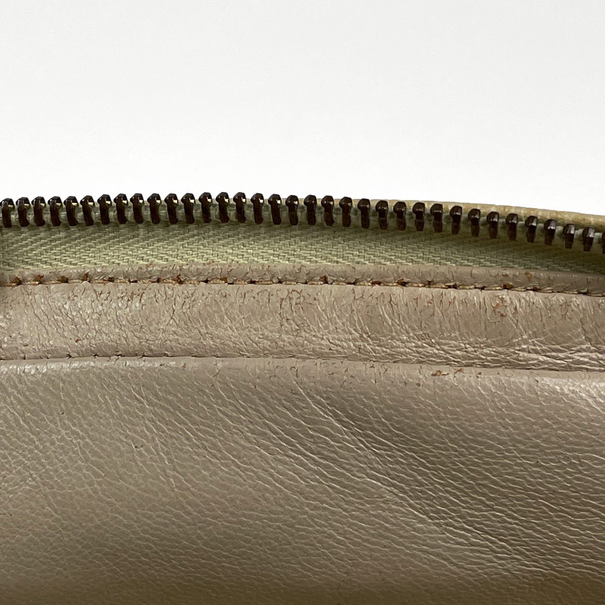 Chanel Shoulder Bag CC Logo Quilted Leather Cream — view 8