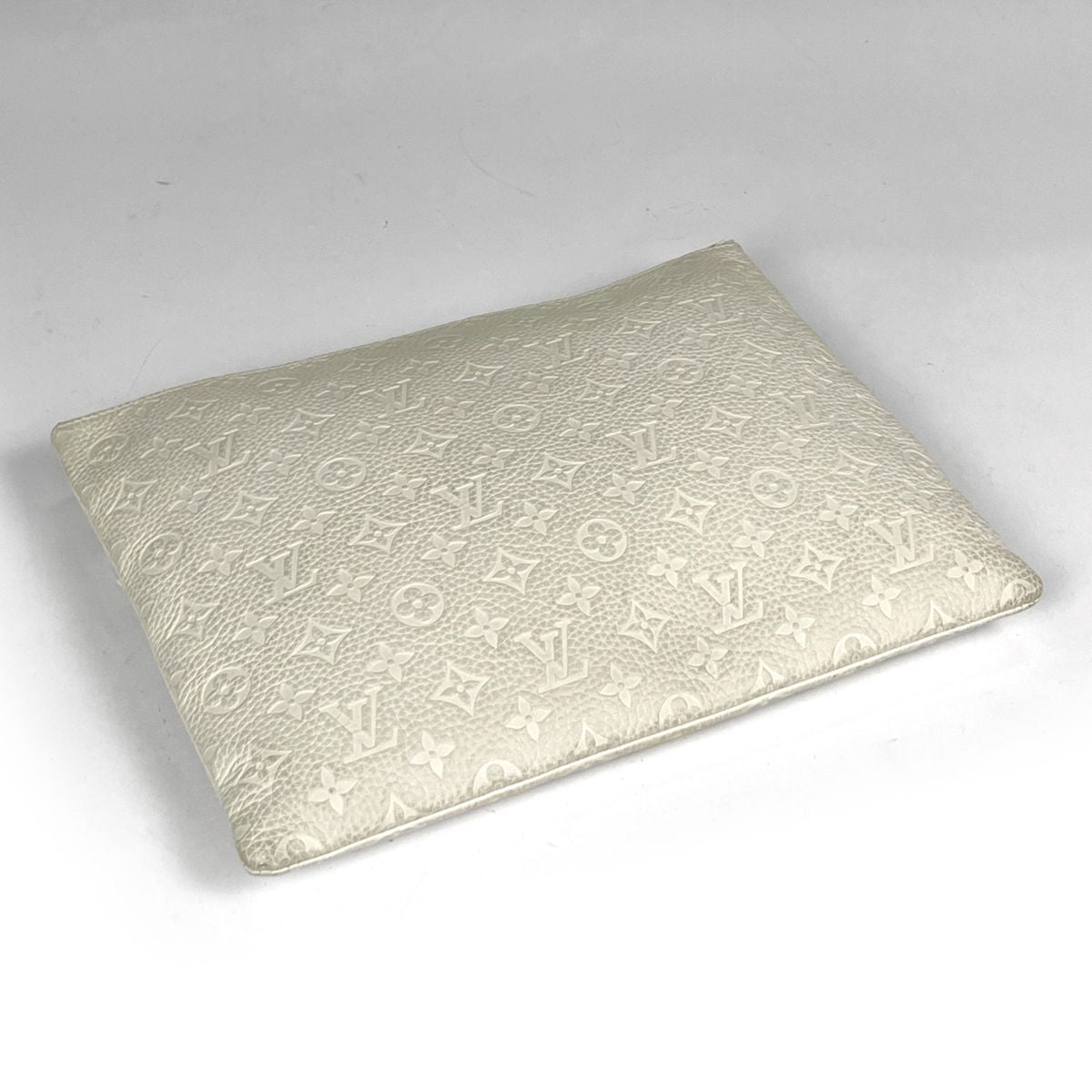 Louis Vuitton Pochette Clutch Taurillon Ivory — view 2