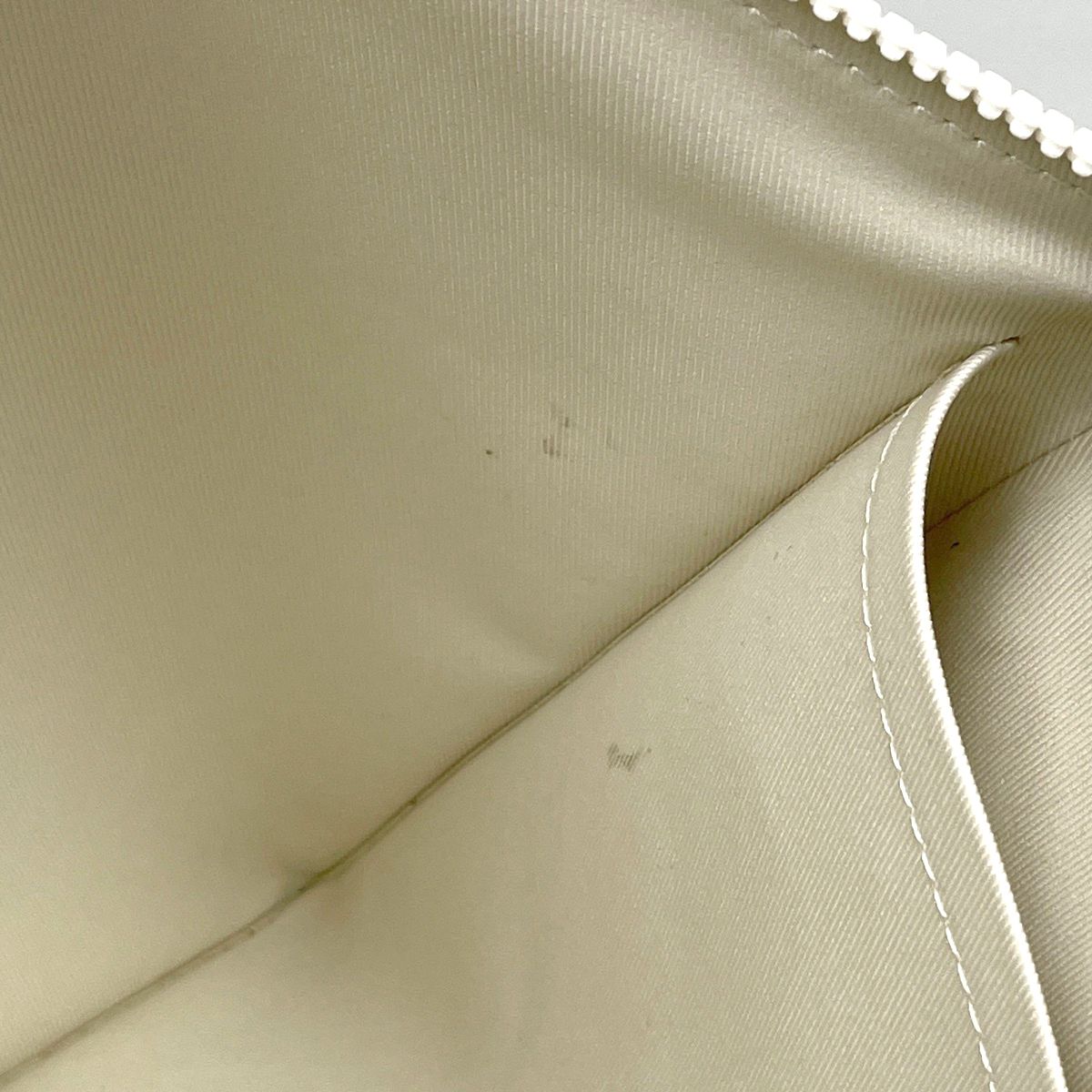 Louis Vuitton Pochette Clutch Taurillon Ivory — view 6